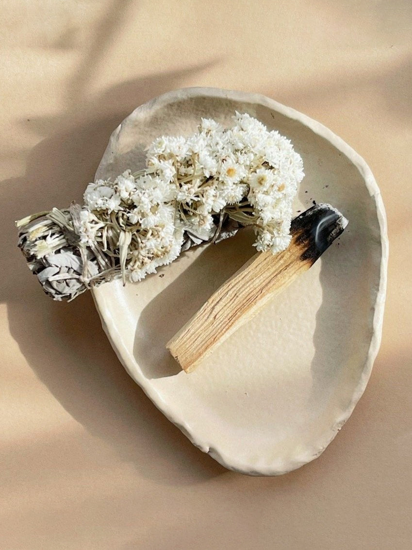 Parigotte Ceramic Smudge Burner - Handmade Aromatherapy Diffuser for Home, Yoga & Meditation | Natural Sage Smudging Bowl with Lid
