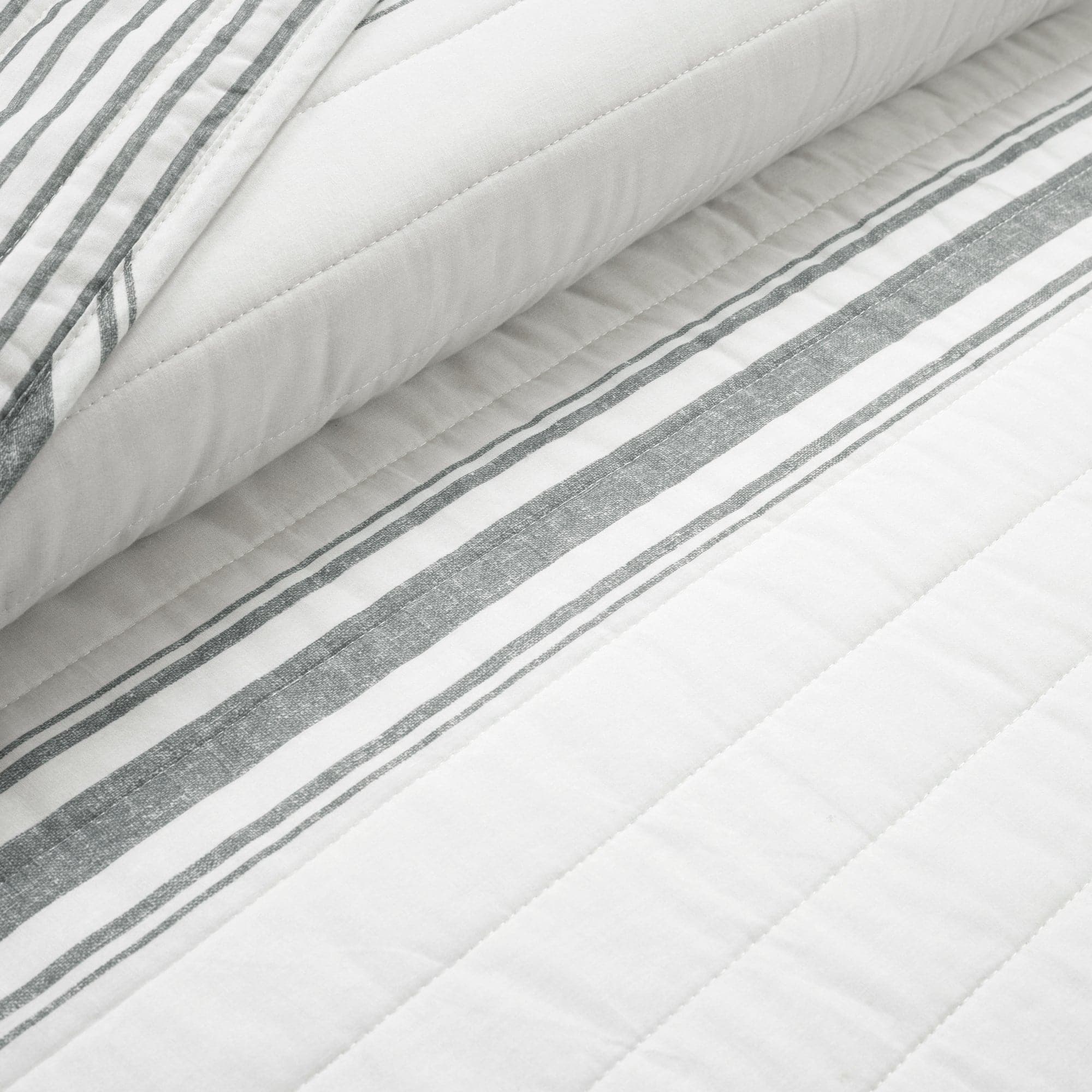 Farmhouse Stripe Reversible Cotton Quilt Set - Queen Size Bedding with Matching Pillow Shams - Soft & Breathable Comforter for Cozy Bedroom Decor - Perfect for Guest Rooms, Master Bedrooms & Airbnb Stays