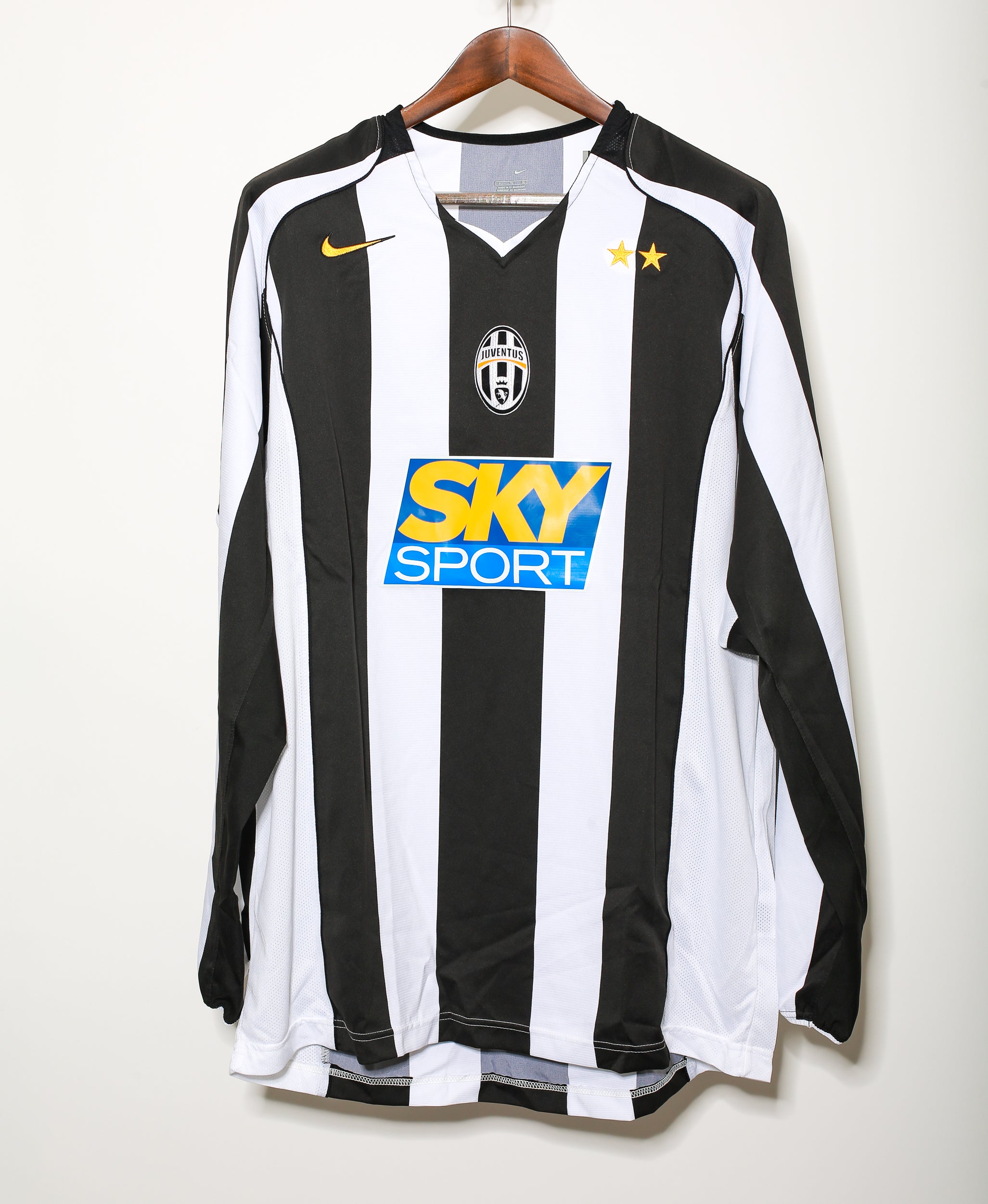 2004-2005 Juventus Home Long Sleeve Jersey BNWT (XL) - Authentic Vintage Football Shirt for Collectors & Fans - Perfect for Match Days, Sports Events & Gifts