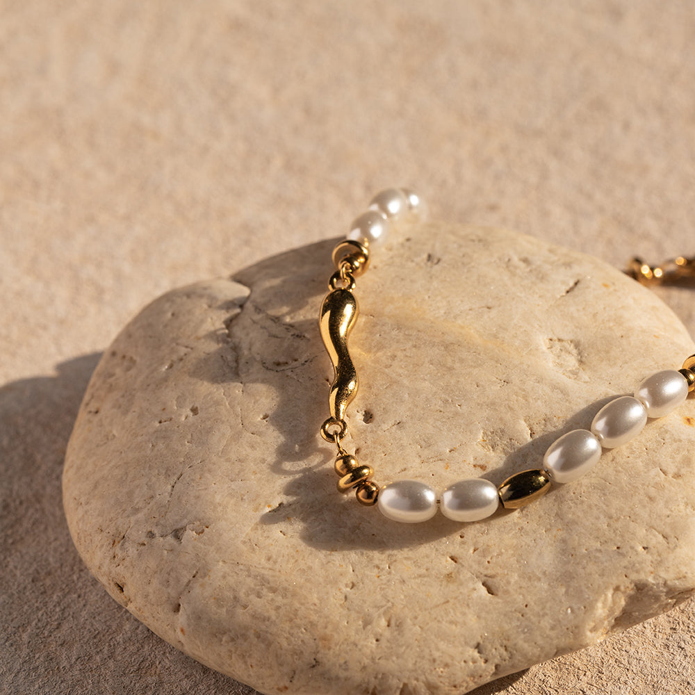 Elegant Gold Plated Water Drop Bracelet for Women - Dainty Minimalist Jewelry Gift for Her - Perfect for Weddings, Parties & Everyday Wear