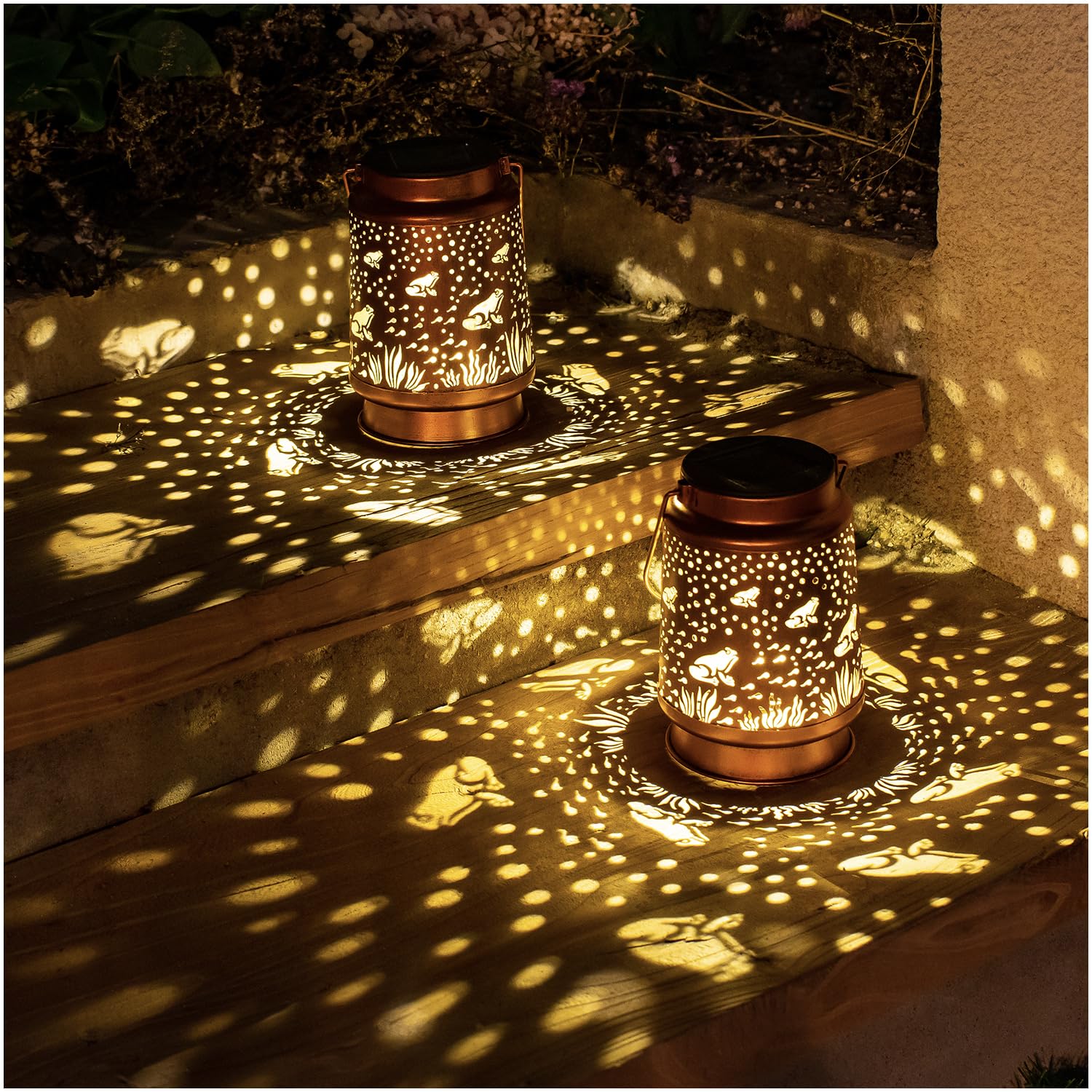 Solar Powered Frog Lanterns - Waterproof Outdoor Hanging LED Lights for Garden, Patio, Yard & Pathway Decor - Unique Metal Frog-Shaped Solar Light Gift for Women & Men - Perfect for Landscape Lighting, Tabletop Display & Lawn Decoration