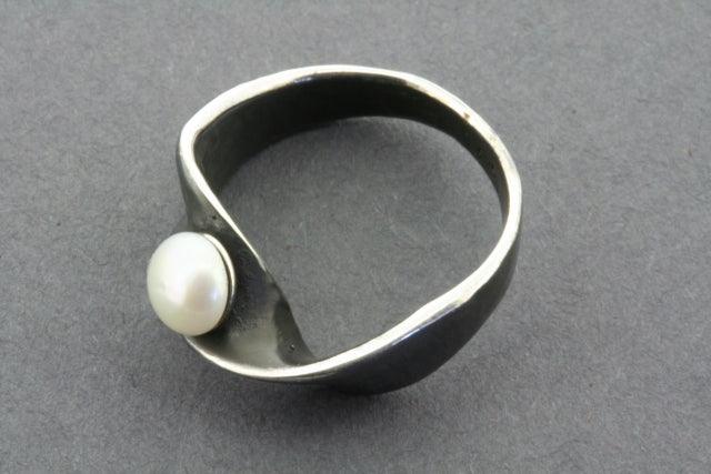 Elegant Oxidized Twist Ring with Pearl - Vintage Boho Jewelry for Women - Perfect for Weddings, Parties & Everyday Wear