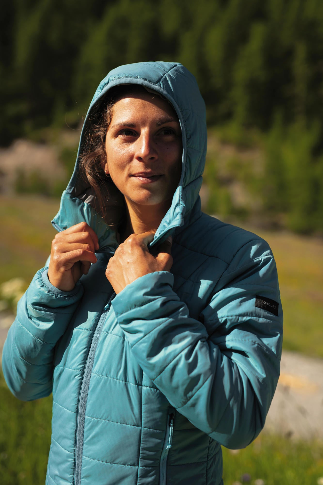 Forclaz Women's MT100 Lightweight Hooded Synthetic Jacket - Waterproof Windbreaker for Hiking, Camping & Outdoor Adventures