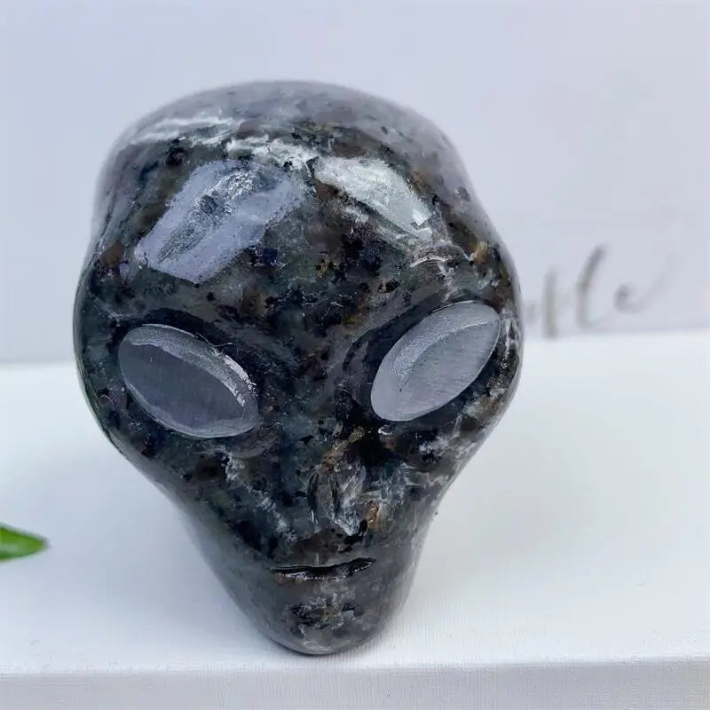 2 Inch Natural Yooperlite Alien Skull Crystal Carving - Healing Energy Stone for Home Decor, Christmas Gift & Spiritual Healing (1PC) - Perfect for Meditation, Feng Shui & Unique Home Decoration