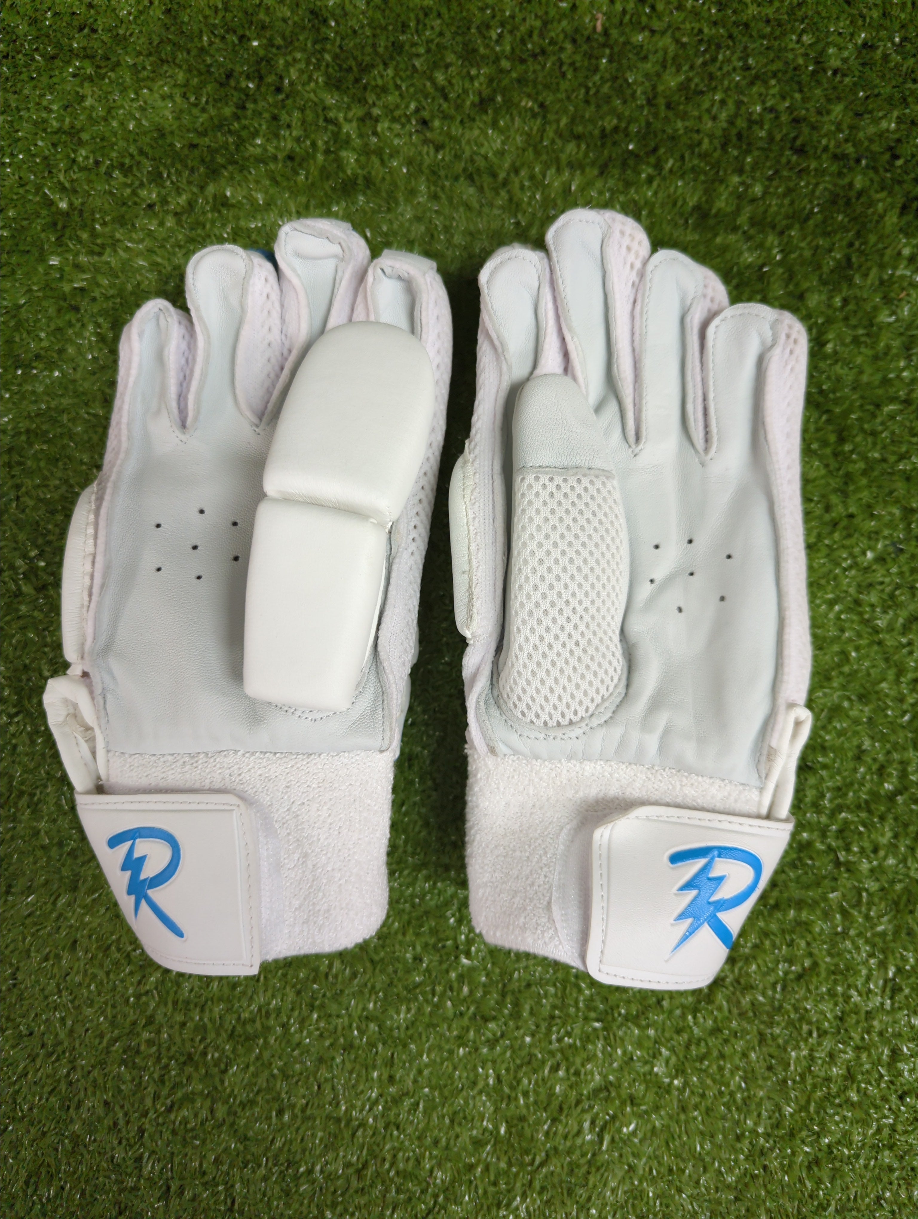 Raydn Master Junior/Youth Cricket Batting Gloves - Lightweight Protective Gear for Young Players - Perfect for Practice, Training & Matches