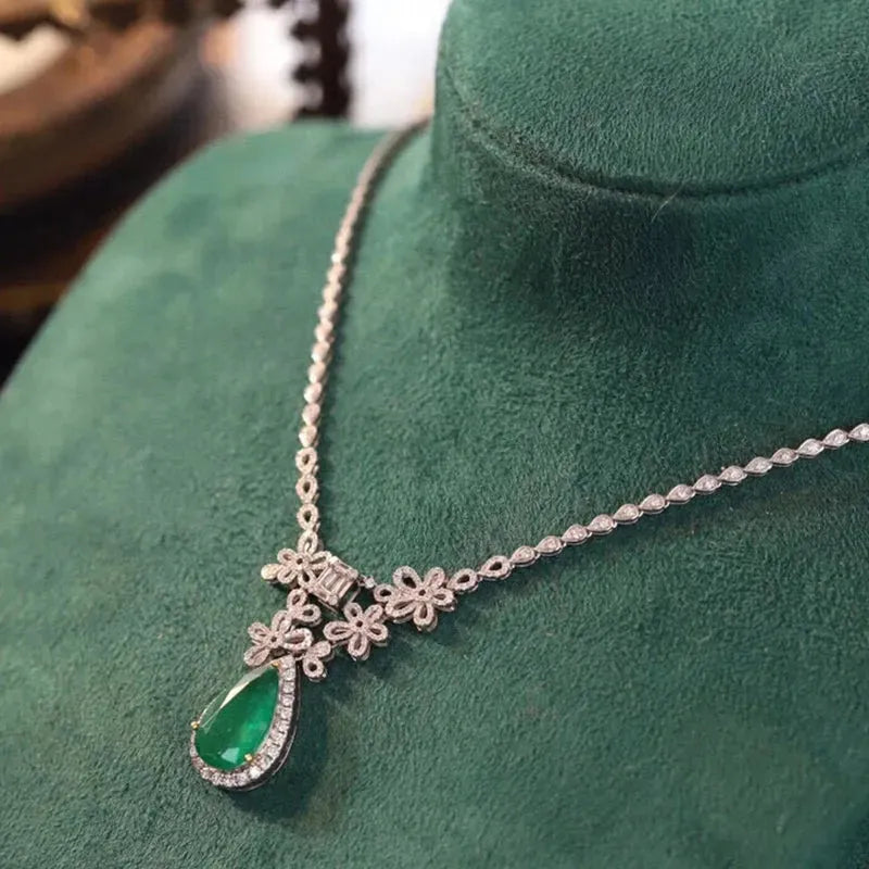 18K White Gold Natural Emerald & Diamond Floral Necklace for Women | Elegant Banquet Jewelry Gift | Perfect for Weddings, Galas & Special Occasions