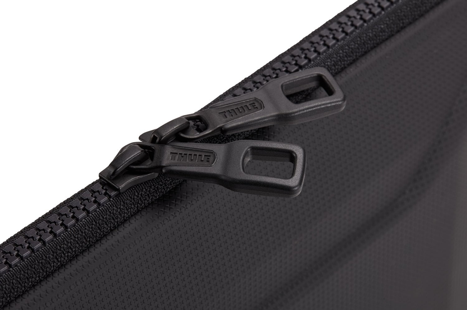 Thule Gauntlet Sleeve for MacBook Pro 14 Inch - Protective Laptop Case with Water-Resistant Fabric - Perfect for Travel, Work & School (Black)