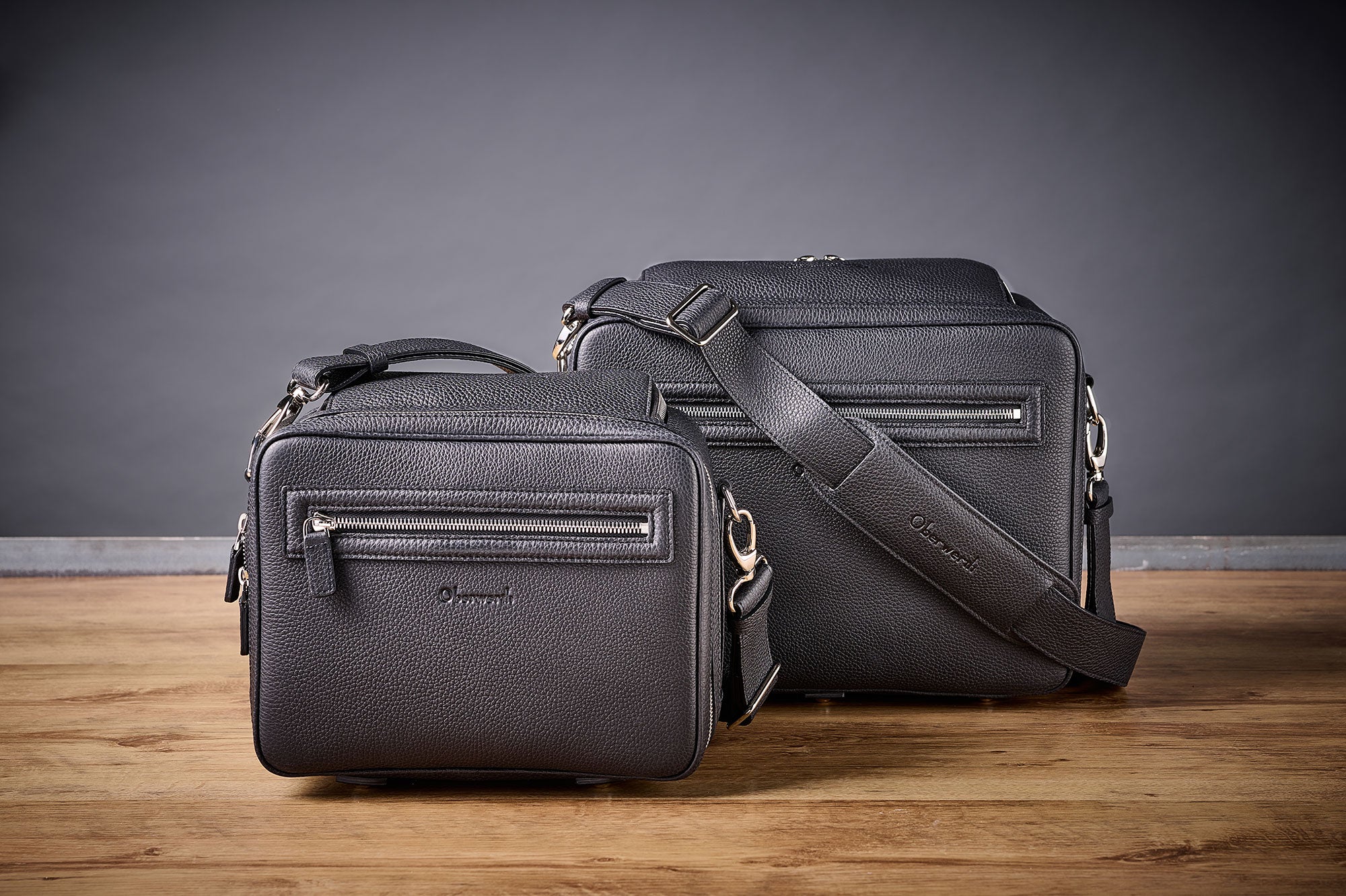Oberwerth LHSA Leo Voyager Camera Bag - Premium Leather Messenger Bag for Photographers, Dark Brown - Perfect for Travel, Street & Studio Photography