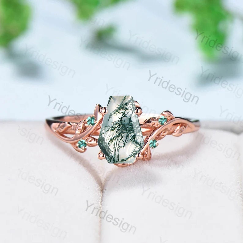 Vintage Hexagon Moss Agate Engagement Ring for Women - Elegant Green Gemstone Wedding Band with Leaf Cluster Design, Perfect for Nature-Inspired Bridal Jewelry and Boho Chic Occasions