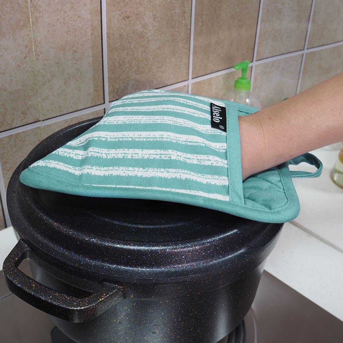 Heat Resistant Silicone Pot Holders Set of 3 - Non-Slip Oven Mitts with Pockets for Cooking, Baking & BBQ - Perfect for Kitchen, Grilling & Hot Dish Handling