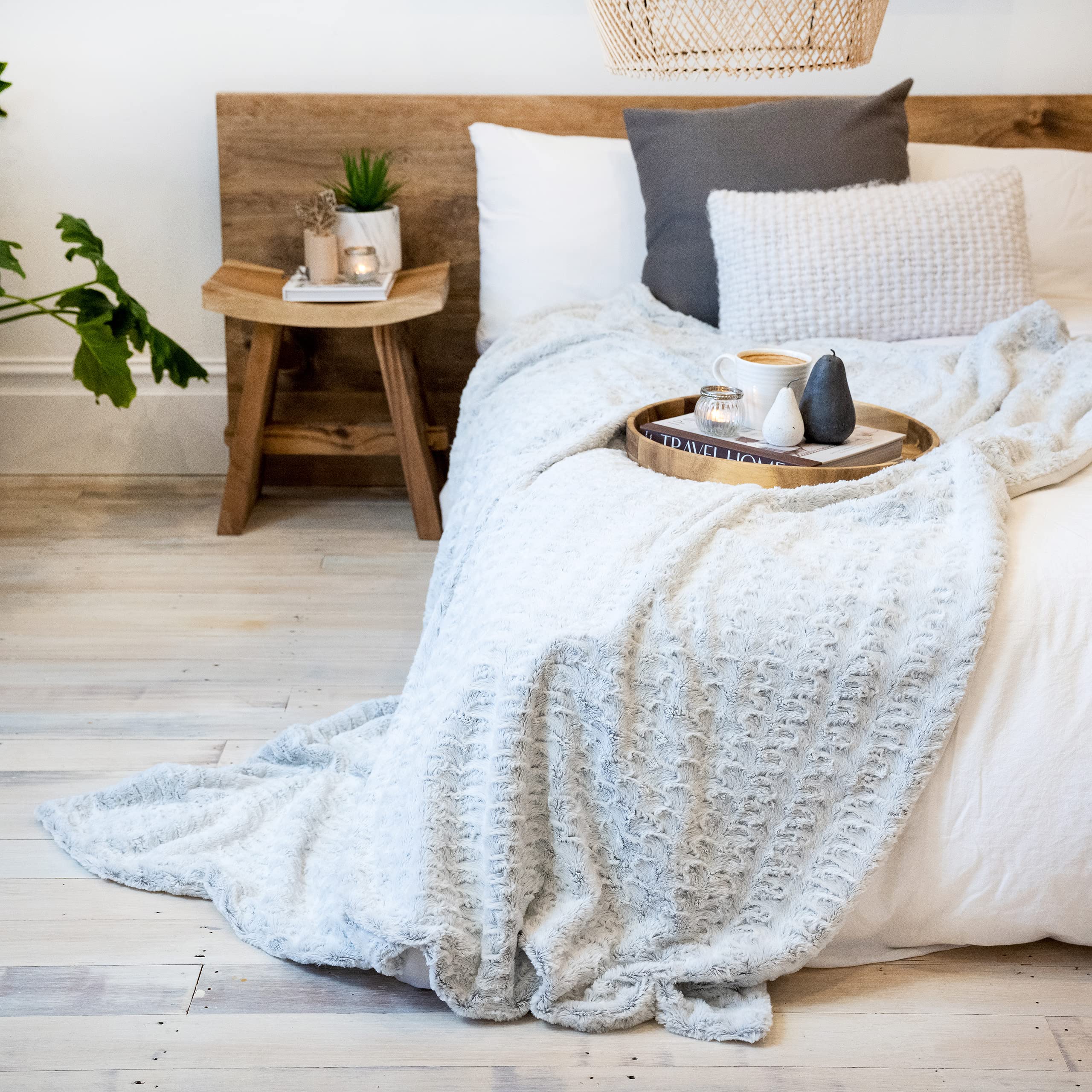 Kurrajong Farmhouse Faux Fur Throw Blanket - Soft White & Pale Gray Cozy Blanket 55x70 Inches - Luxurious Faux Fur Bed Throw for Sofa, Couch, Bedroom Decor & Winter Warmth