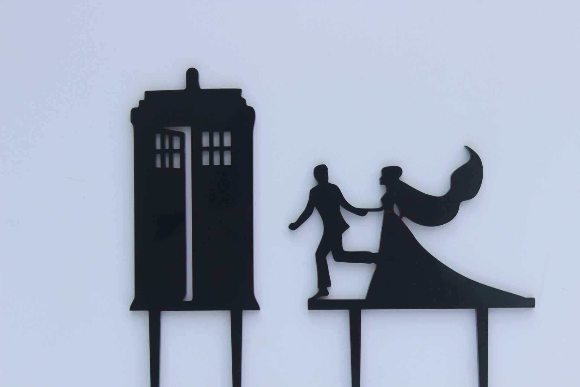 Meijiafei Police Call Box Wedding Cake Topper - Doctor Who Inspired Couple Cake Decor for Wedding, Anniversary & Themed Parties