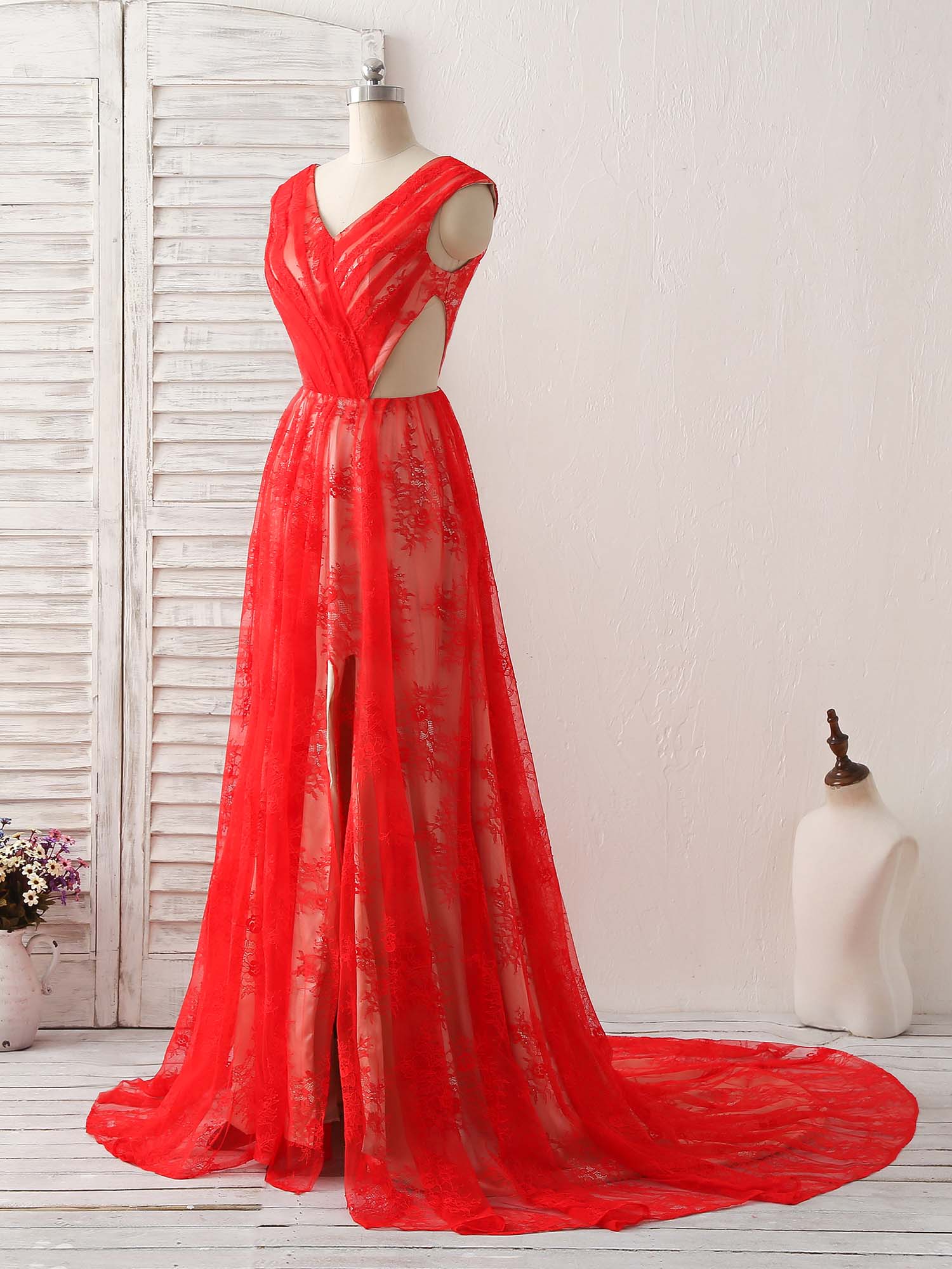 Elegant Red V-Neck Lace Long Prom Dress for Women - Sexy Evening Gown for Formal Events, Parties & Special Occasions