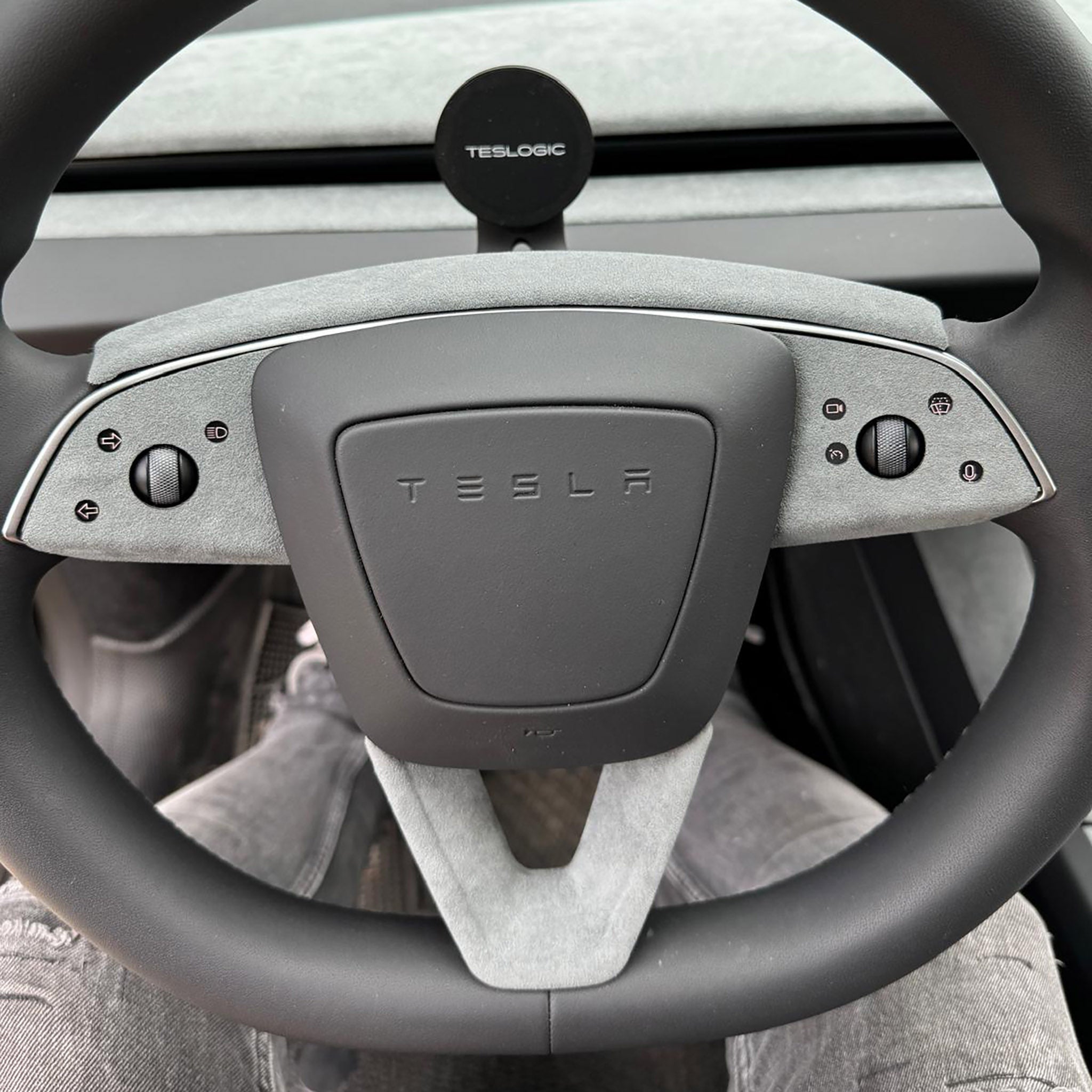 Premium Tesla Alcantara Steering Wheel Cover for 2024+ Model 3 Highland - Carbon Fiber Look, Non-Slip Grip, Easy Installation - Perfect for Driving Comfort & Interior Upgrade