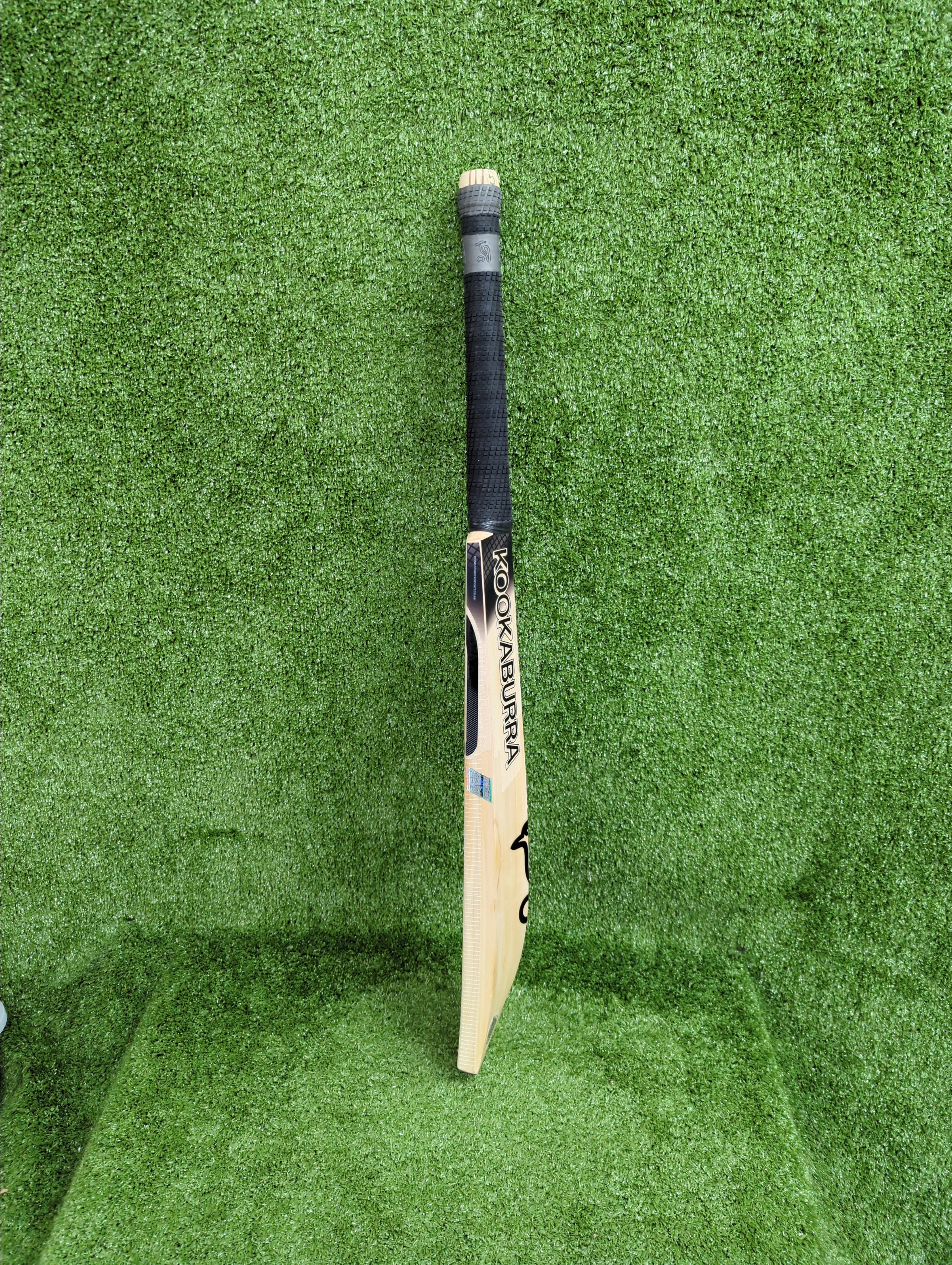 Kookaburra Stealth 6.4 Harrow English Willow Cricket Bat - Premium Professional Grade Cricket Equipment for Matches & Practice Sessions