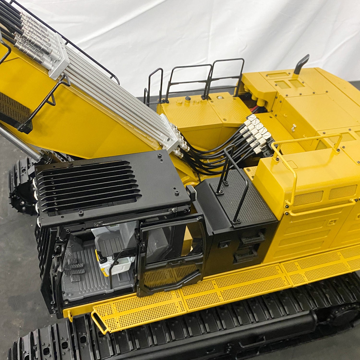 1/14 Scale 374 UHD 4-Arm RC Hydraulic Demolition Excavator Toy - Radio Controlled Digger with PL18EV Sound & Light System - Ready-to-Play Assembled & Painted Model for Construction Enthusiasts - Perfect for Indoor/Outdoor Play, Collecting, and RC Hobbyists