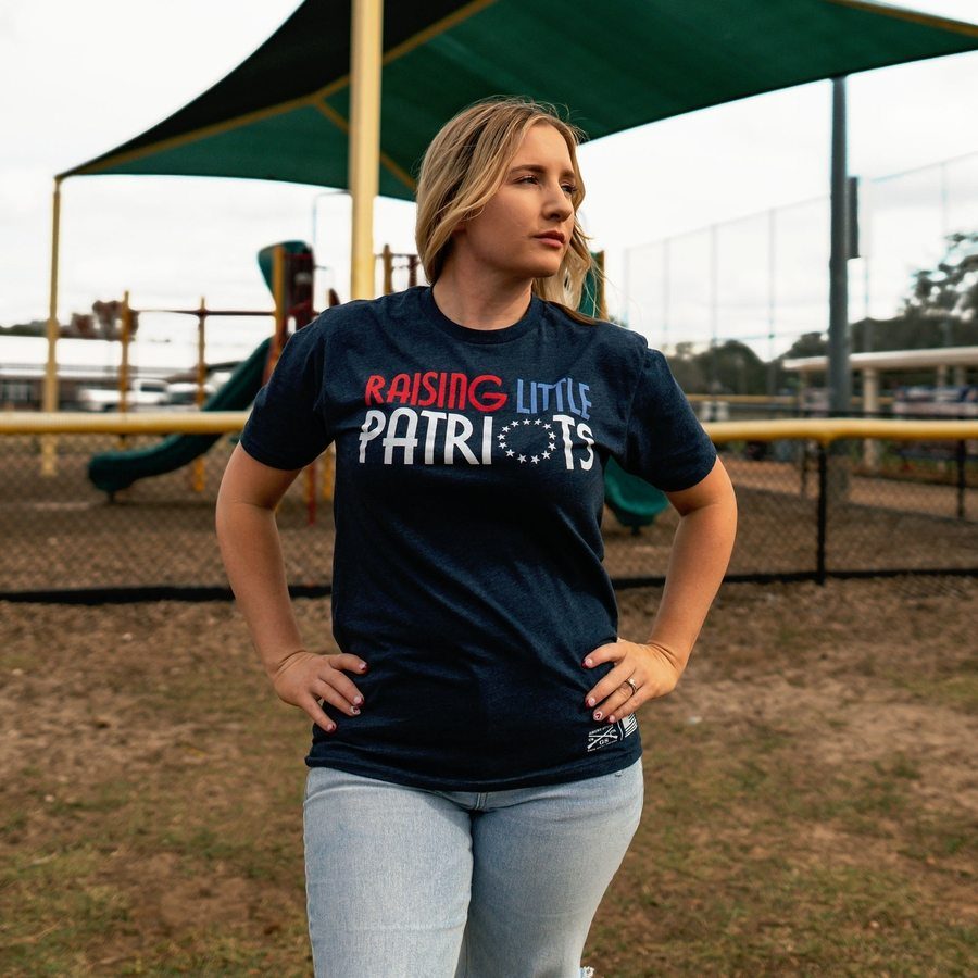 Women's Patriotic Boyfriend Fit T-Shirt - Comfortable & Stylish Midnight Navy Top for Casual Wear & Fourth of July Celebrations