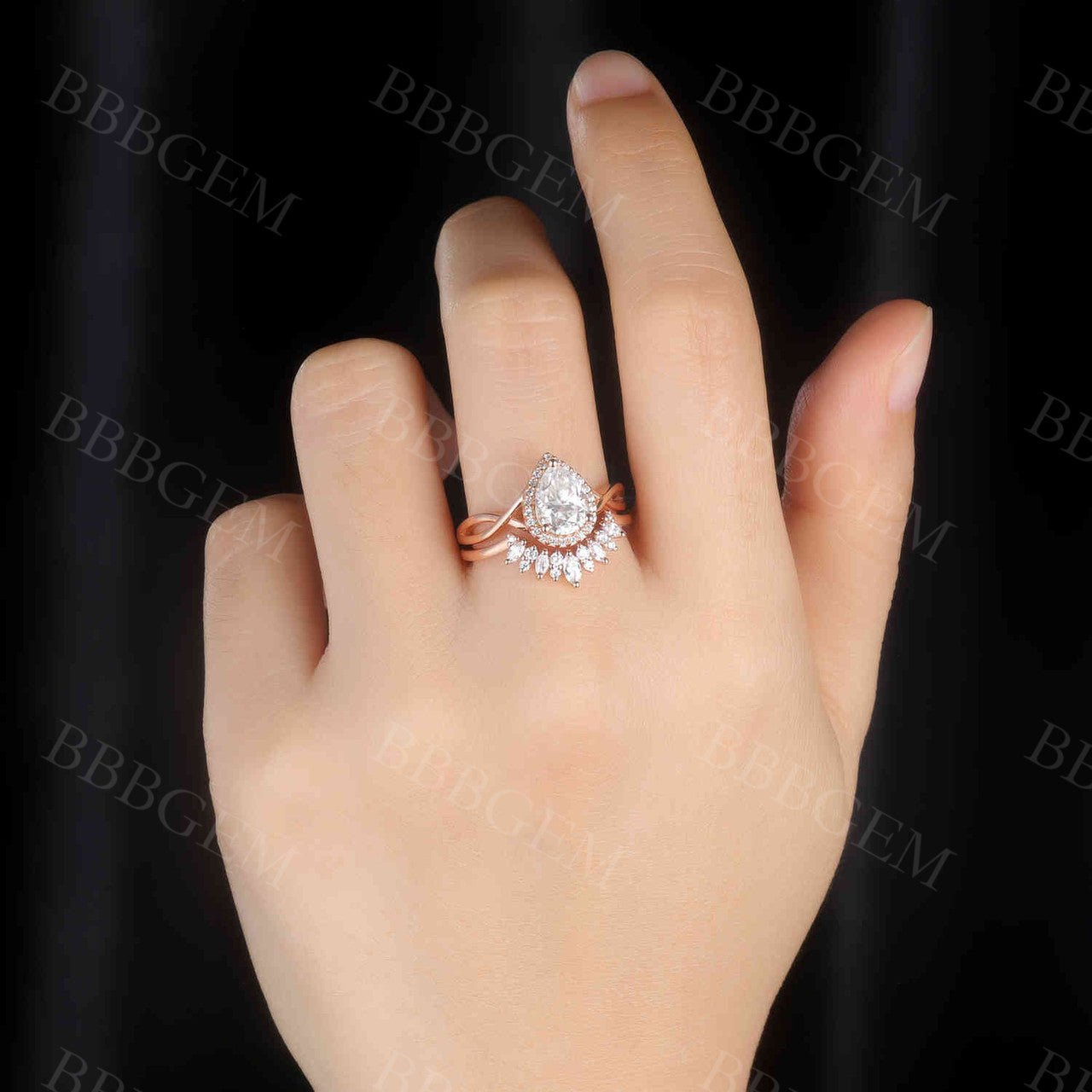 2-Piece Pear Shaped Engagement Ring & Rose Gold Cluster Chevron Wedding Band Set - Perfect for Proposals, Anniversaries & Bridal Jewelry