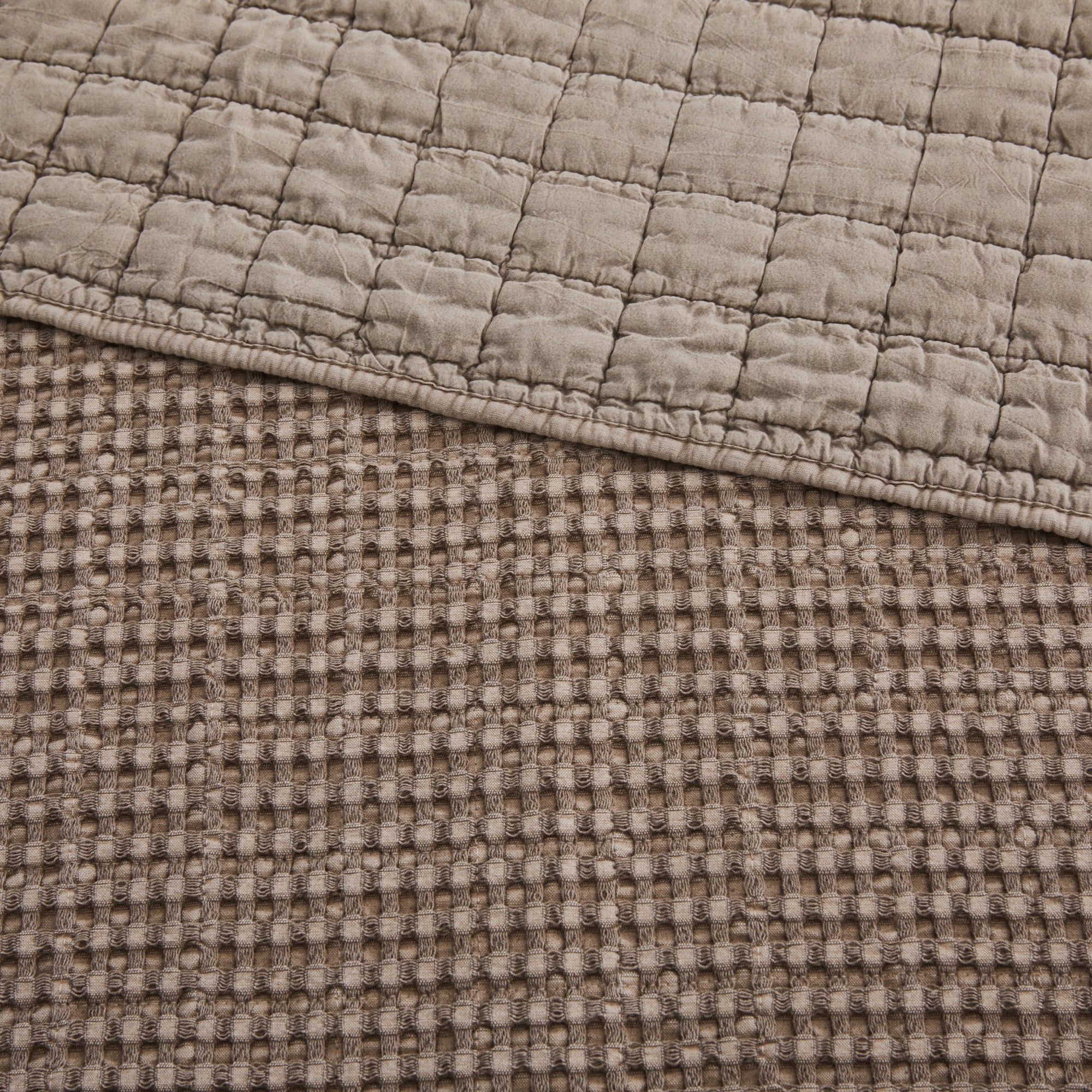 Soft Mills Waffle Quilted Throw Blanket - Cozy & Warm Bedding for Couch, Sofa, and Bed - Perfect for Winter Nights, Movie Time & Home Decor