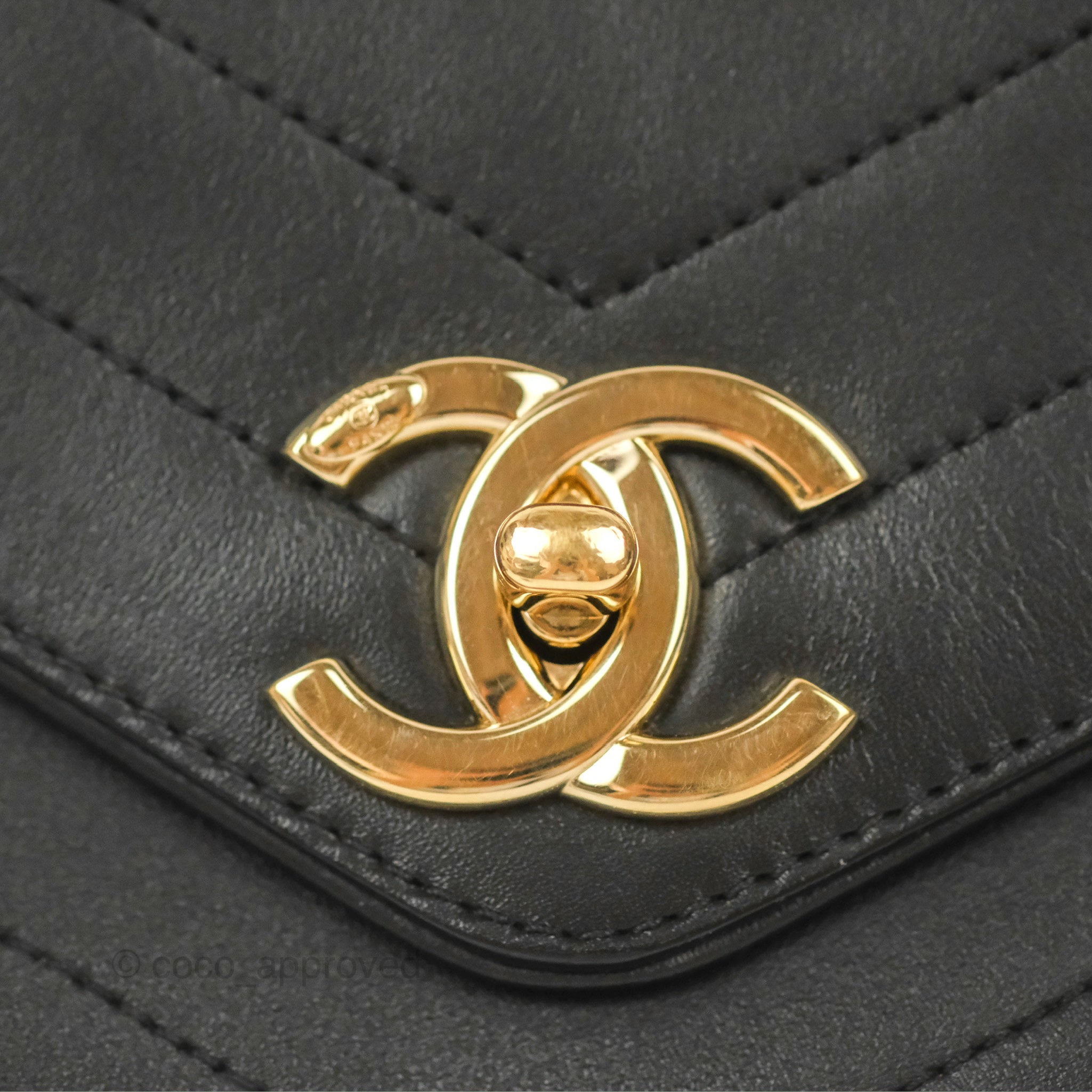 Chanel Chevron Stitched Coco Flap Bag in Black Calfskin with Gold Hardware - Luxury Crossbody Purse for Women, Perfect for Evening Events & Date Nights