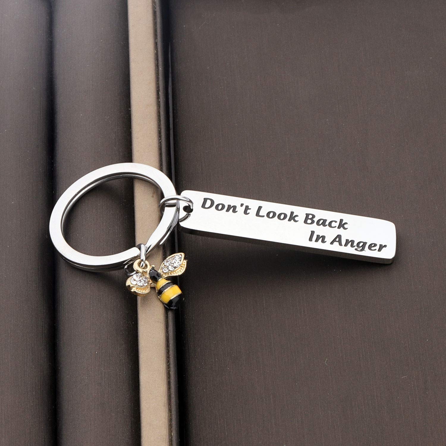 Bee Quote 'Don't Look Back In Anger' Keychain - Unique Bee Jewelry Gift for Bee Lovers, Cute Bee Charm Keyring for Women & Men - Perfect for Backpacks, Purses, or as Thoughtful Birthday Gifts