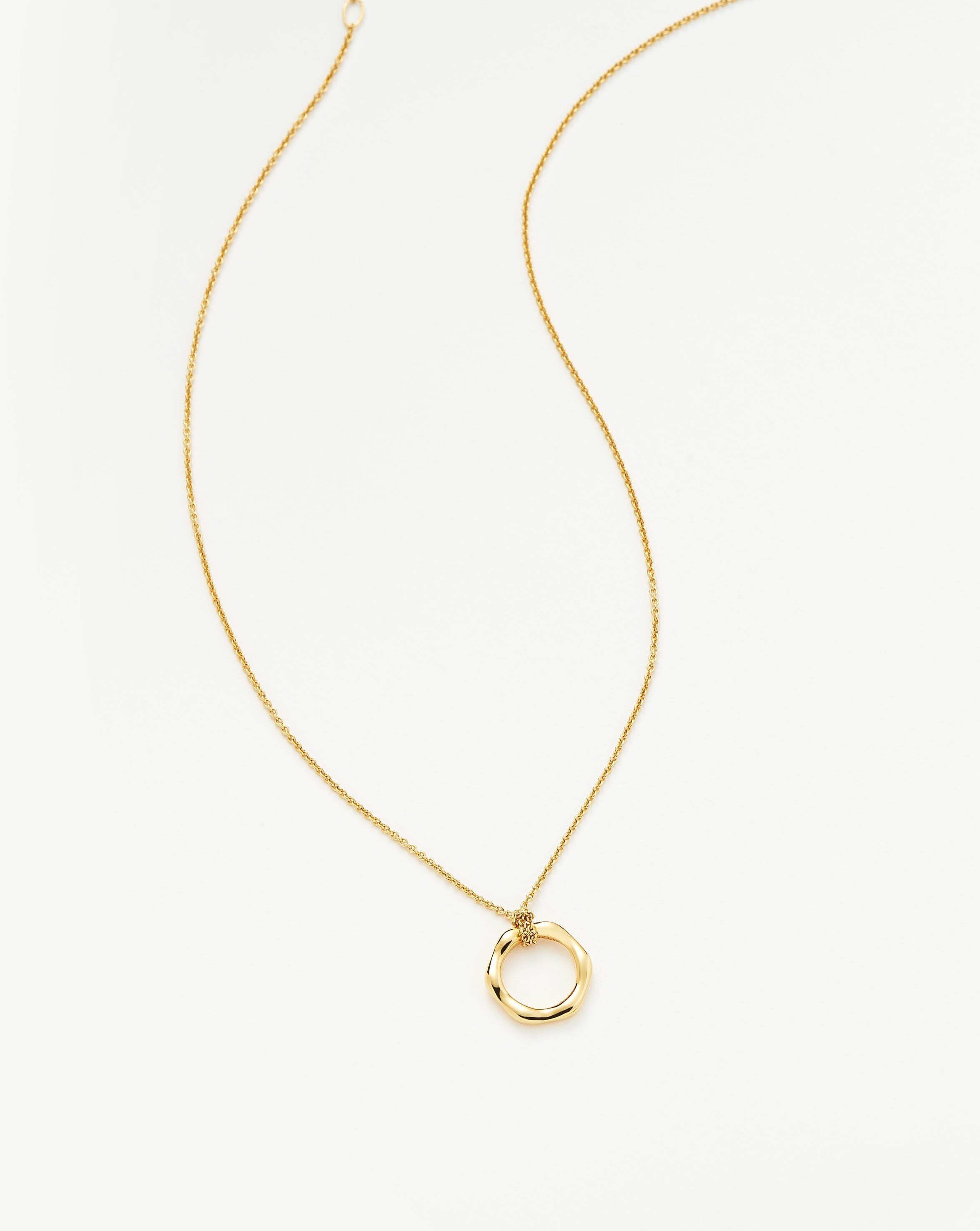 Mini Molten Pendant Necklace - Dainty Lava Stone Jewelry for Women, Trendy Layered Necklace for Everyday Wear, Perfect Gift for Her - Ideal for Casual Outfits, Date Nights & Special Occasions