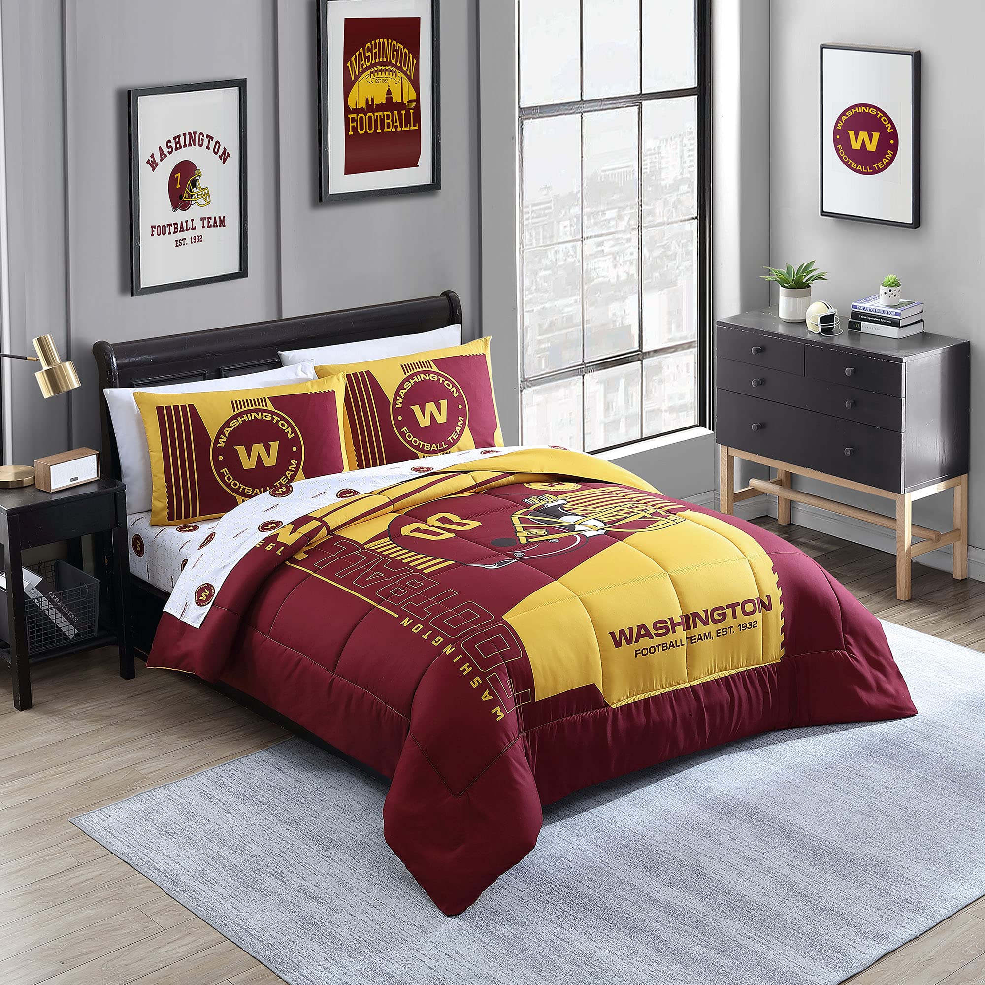 CS CATHAYSPORTS NFL Unisex Adult Bed in a Bag Set - 3-Piece Comforter Set with Team Logo, Soft Microfiber, Full/Queen Size - Perfect for Game Day, Fan Rooms & Sports Themed Bedrooms