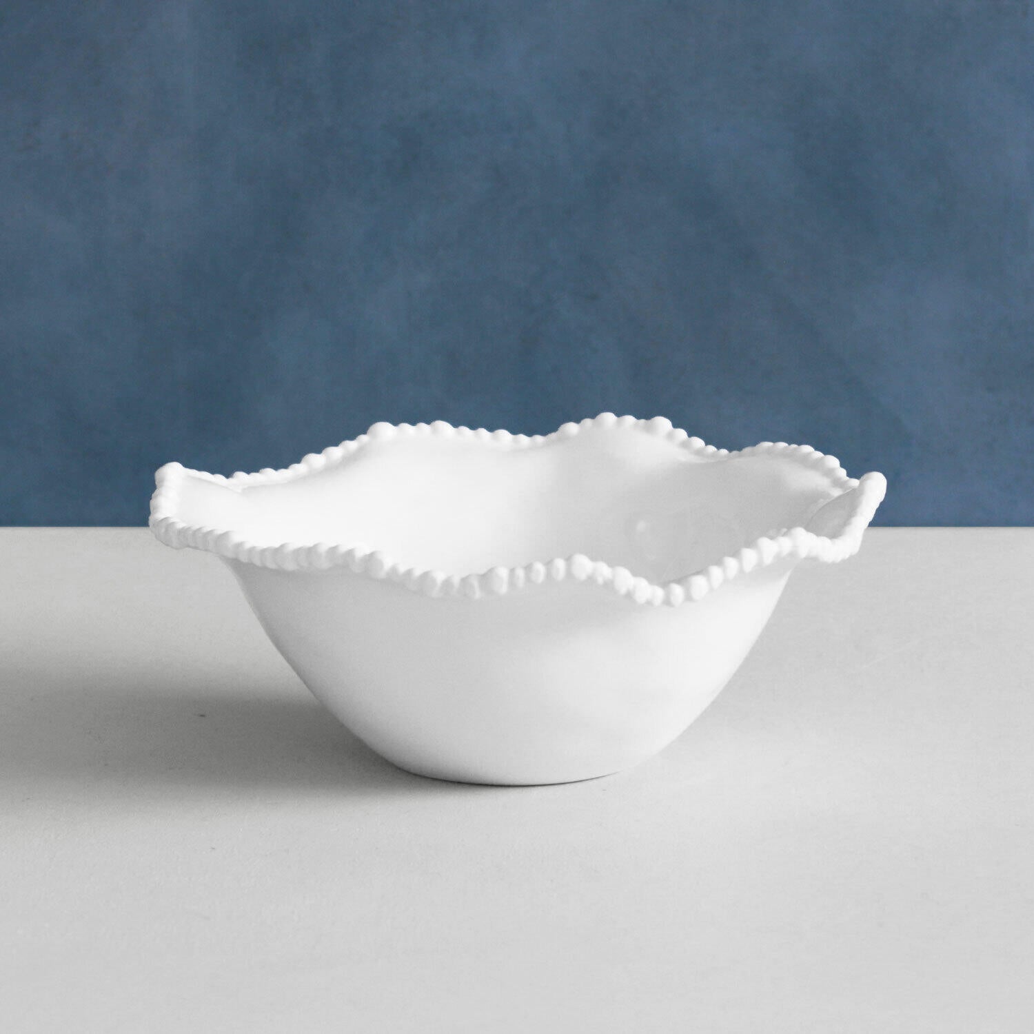 Beatriz Ball VIDA Alegria Medium Bowl - Elegant Glass Serving Bowl for Salads, Fruits, and Desserts - Perfect for Parties, Entertaining, and Home Decor