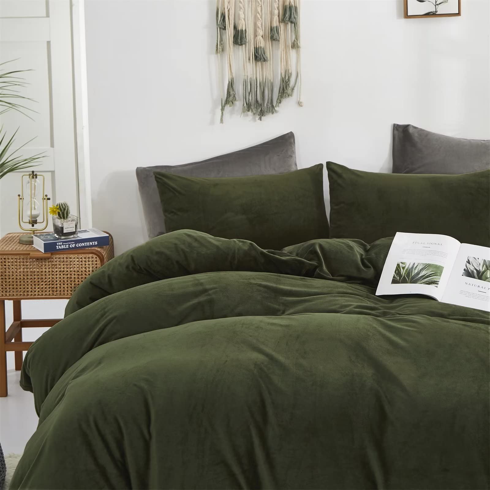 Olive Green Velvet Comforter Set Queen Size - Fluffy Sherpa Military Bedding with Dark Puffy Flannel Blanket (90x90 Inches) - Warm & Cozy for Winter Nights, Army-Themed Bedroom Decor