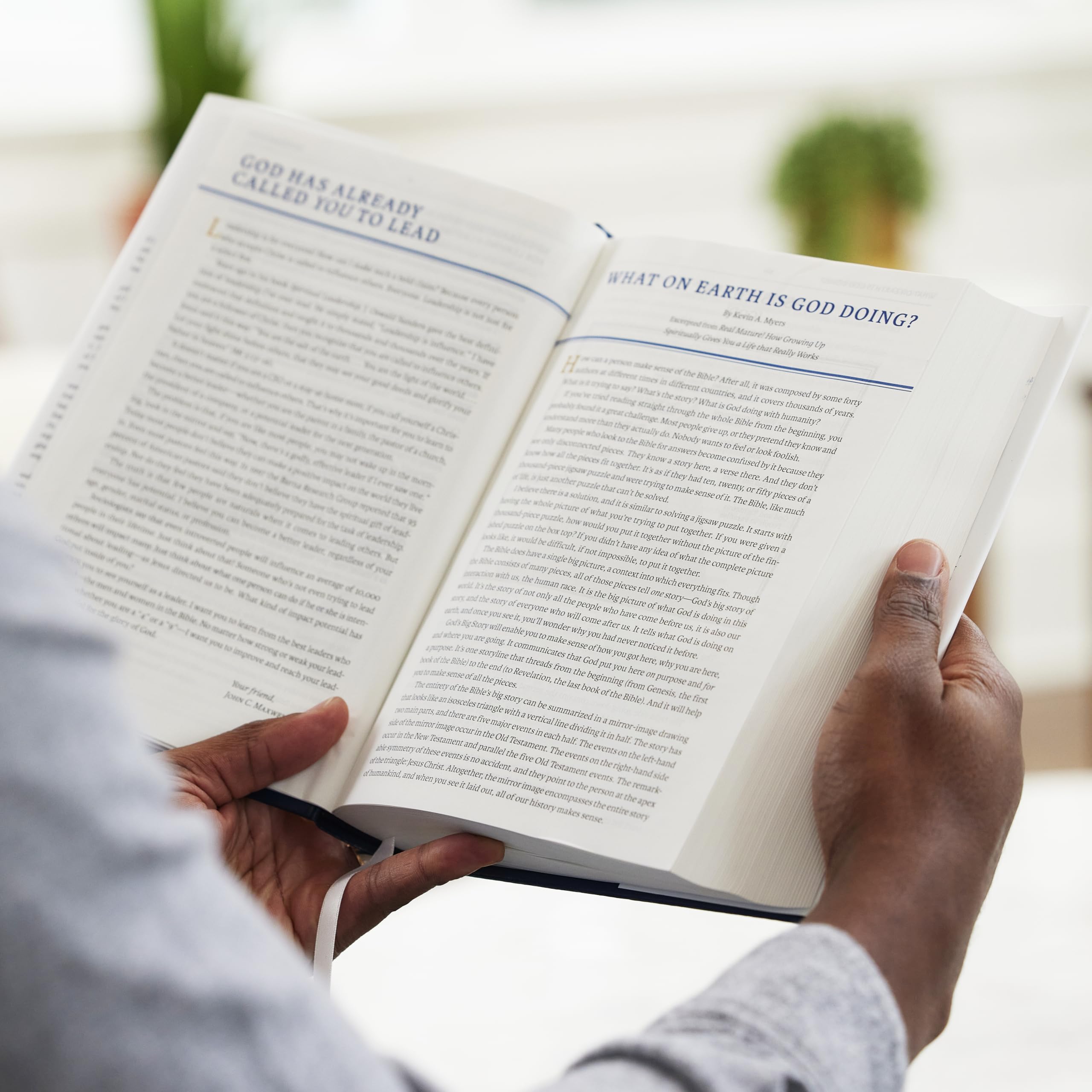 NIV Maxwell Leadership Bible, 3rd Edition Hardcover - Comfort Print Holy Bible (New International Version) for Christian Study & Leadership Development