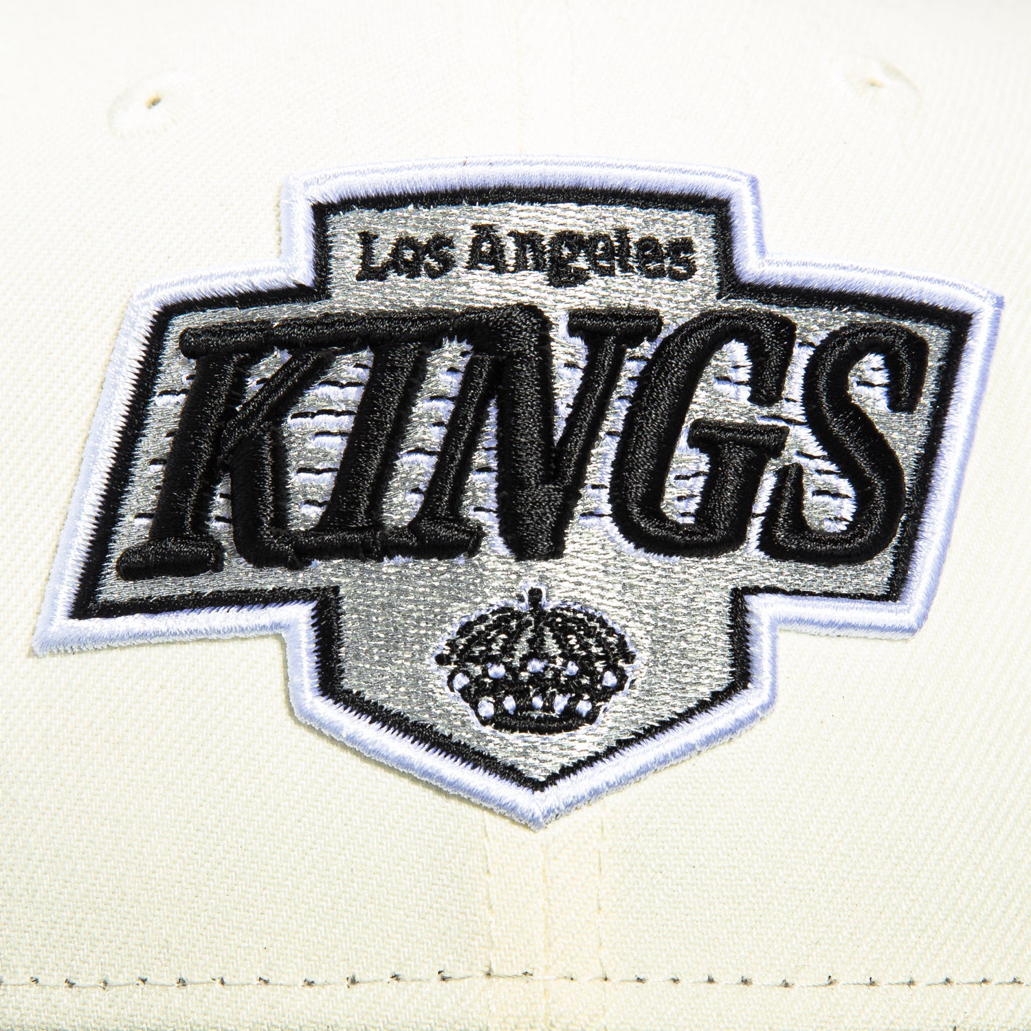 New Era 59Fifty Los Angeles Kings Snapback Hat - White & Black NHL Hockey Cap for Men & Women - Perfect for Games, Fan Gear & Streetwear Fashion