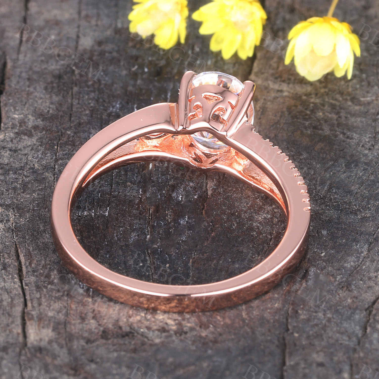 Vintage Moissanite Engagement Ring for Women - Antique Curve Solitaire Wedding Band, Anniversary Jewelry Gift - Perfect for Proposals, Weddings & Special Occasions