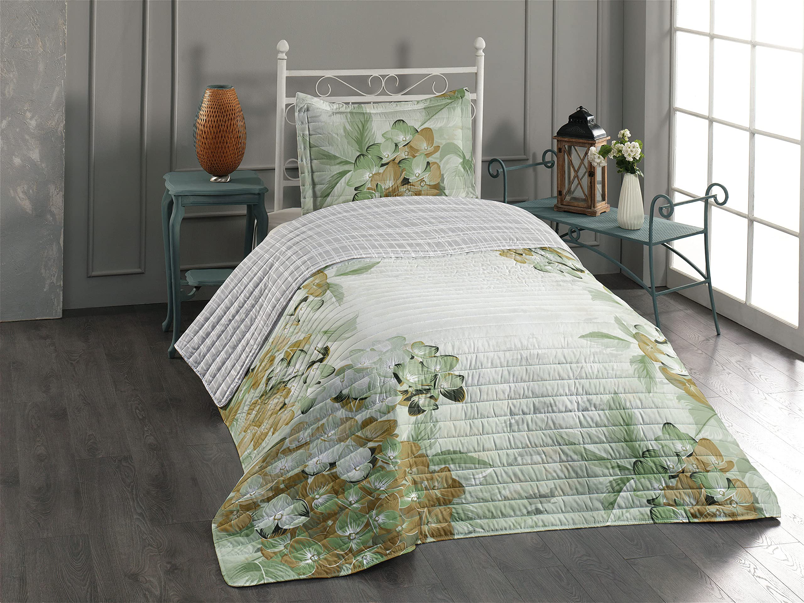 Ambesonne Floral Reversible Bedspread Set - Blooming Hydrangea Flowers & Leaves Vintage Print Microfiber Bedding | Twin Size Pale Reseda Green | Spring Nature Theme for Bedroom Decor & Guest Room Makeover