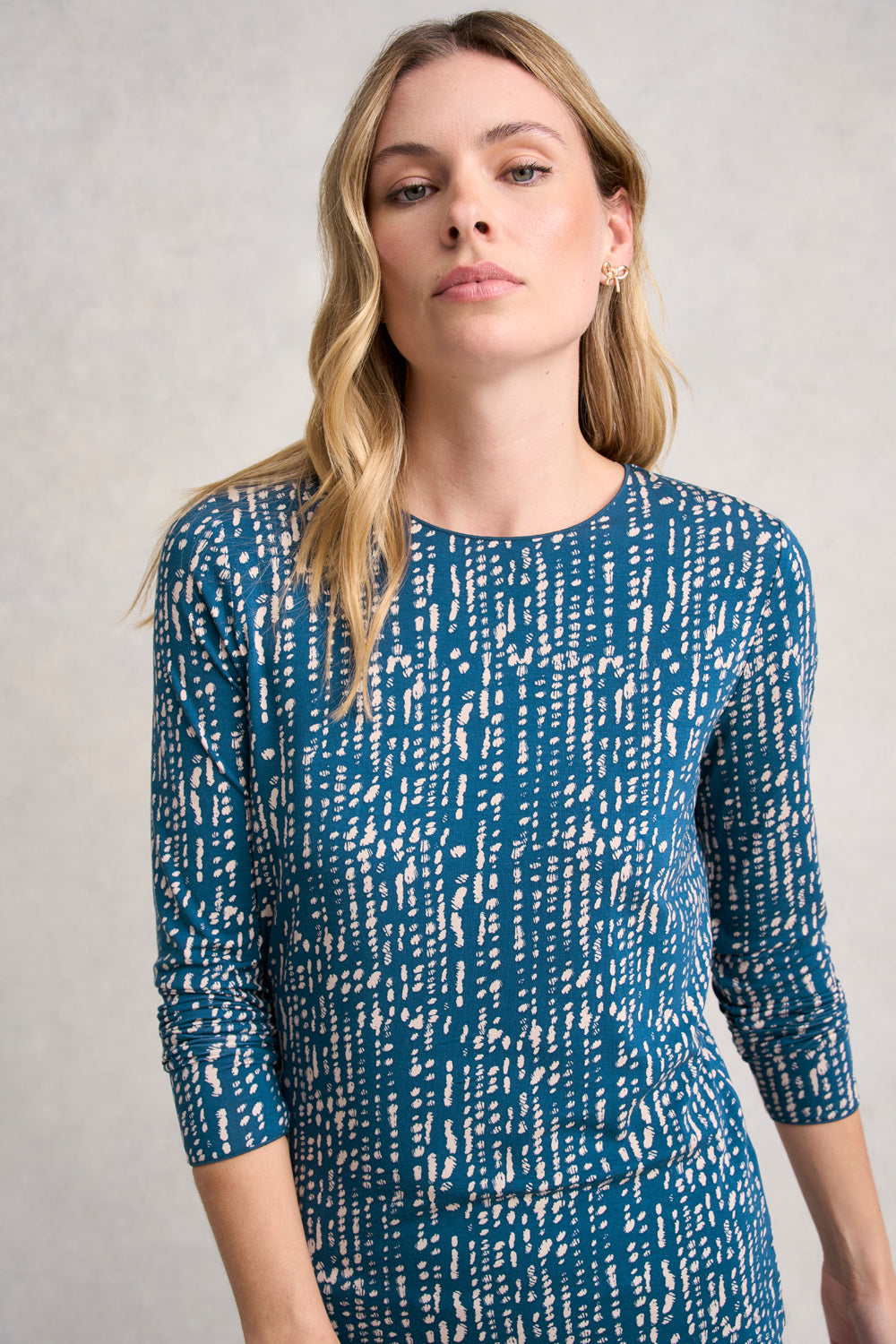 Women's Long Sleeve Crew Neck T-Shirt with Linear Dot Print - Casual Comfort Top for Everyday Wear, Work & Outings