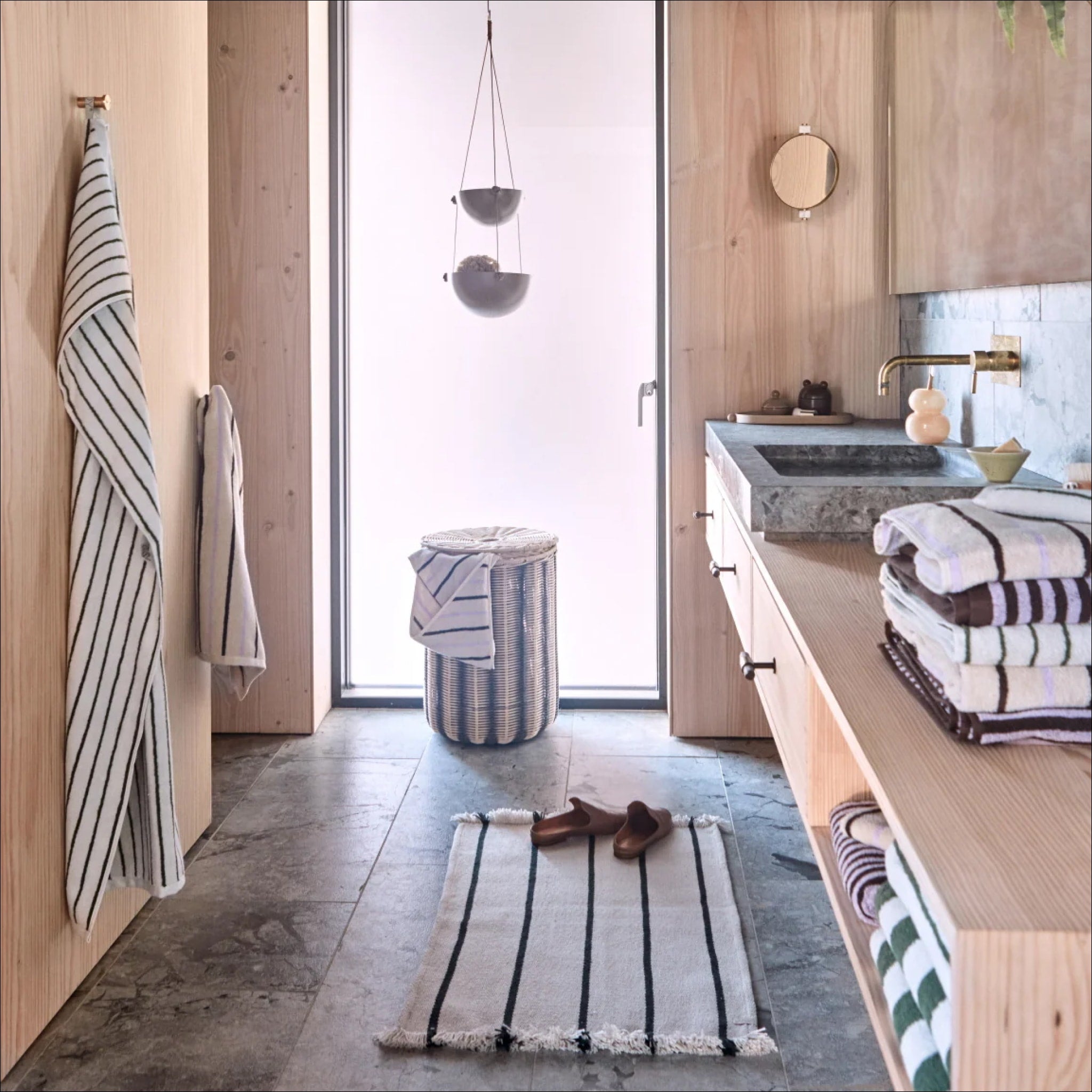 OYOY Raita Organic Cotton Bath Towel - 70x140cm (27x55 inches) - Soft & Absorbent - Off White & Green Stripe - Eco-Friendly Bath & Beach Towel for Spa, Pool, Gym & Travel