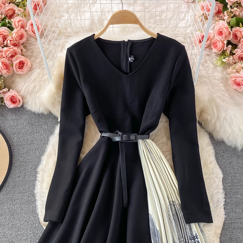 Elegant Autumn V-Neck Long Sleeve Ink Painting Pleated A-Line Dress - Flowy Floral Print Women's Midi Dress for Fall Weddings, Office Wear & Date Nights