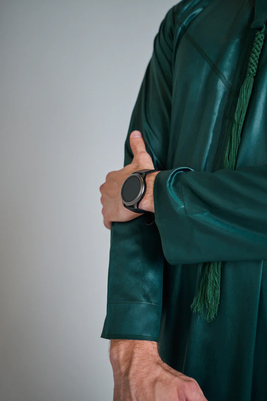 Premium Emirati Thobe for Men - Elegant Emerald Green Shiny Fabric - Perfect for Weddings, Eid Celebrations & Special Occasions