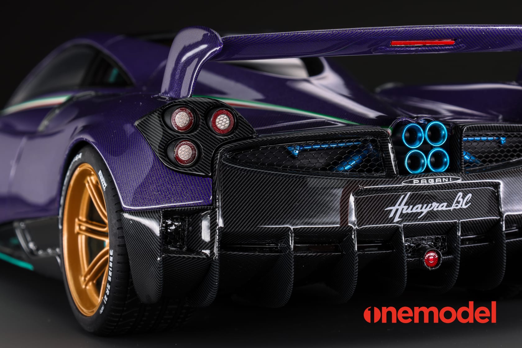 1:18 Pagani Huayra BC Diecast Model Car - Carbon Purple with Tiffany Blue Accents - Collectible Sports Car for Display, Gifts & Car Enthusiasts