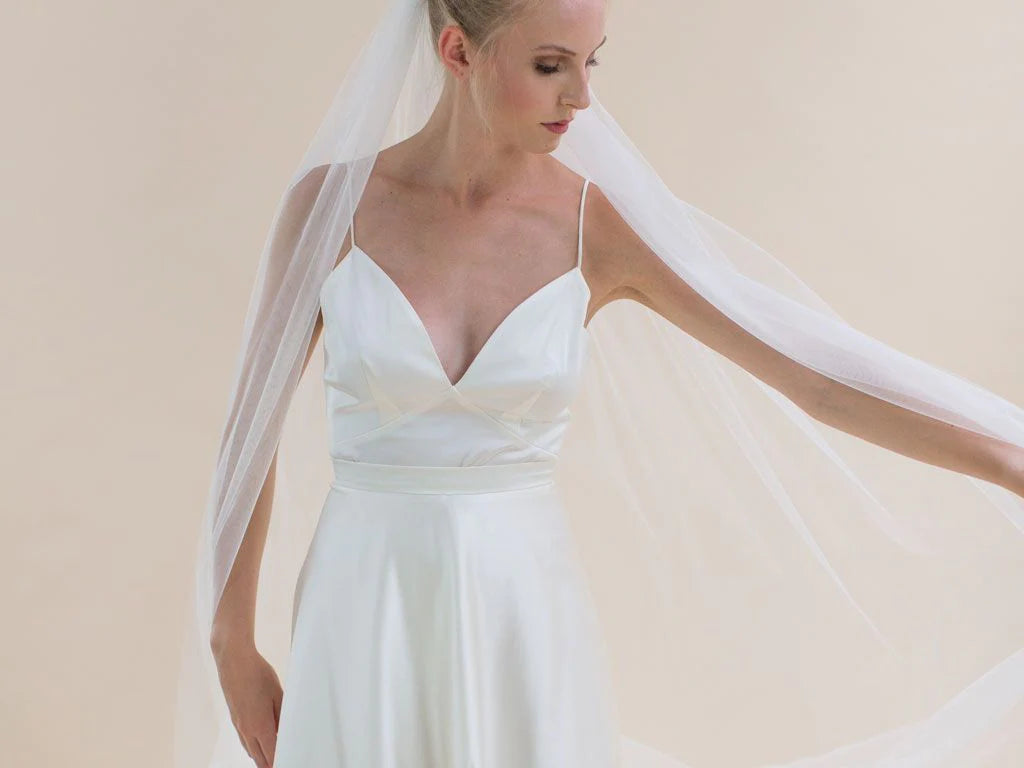 Elegant Rainbow Club Chapel Length Wedding Veil with Cut Edge - Perfect for Bridal Ceremonies & Romantic Photoshoots