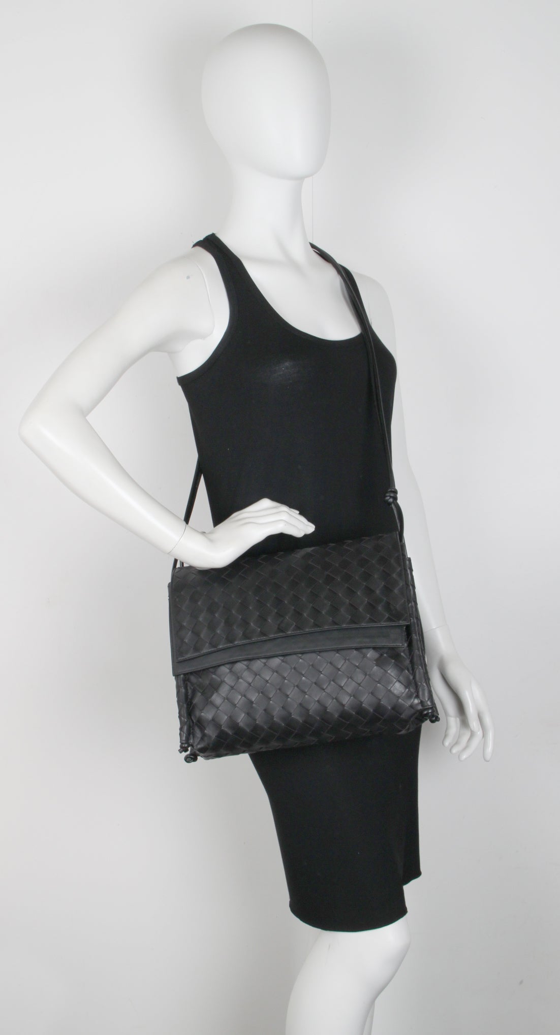 BV Fold Medium Intrecciato Leather Crossbody Bag in Black - Stylish & Luxurious for Work, Travel & Evening Events
