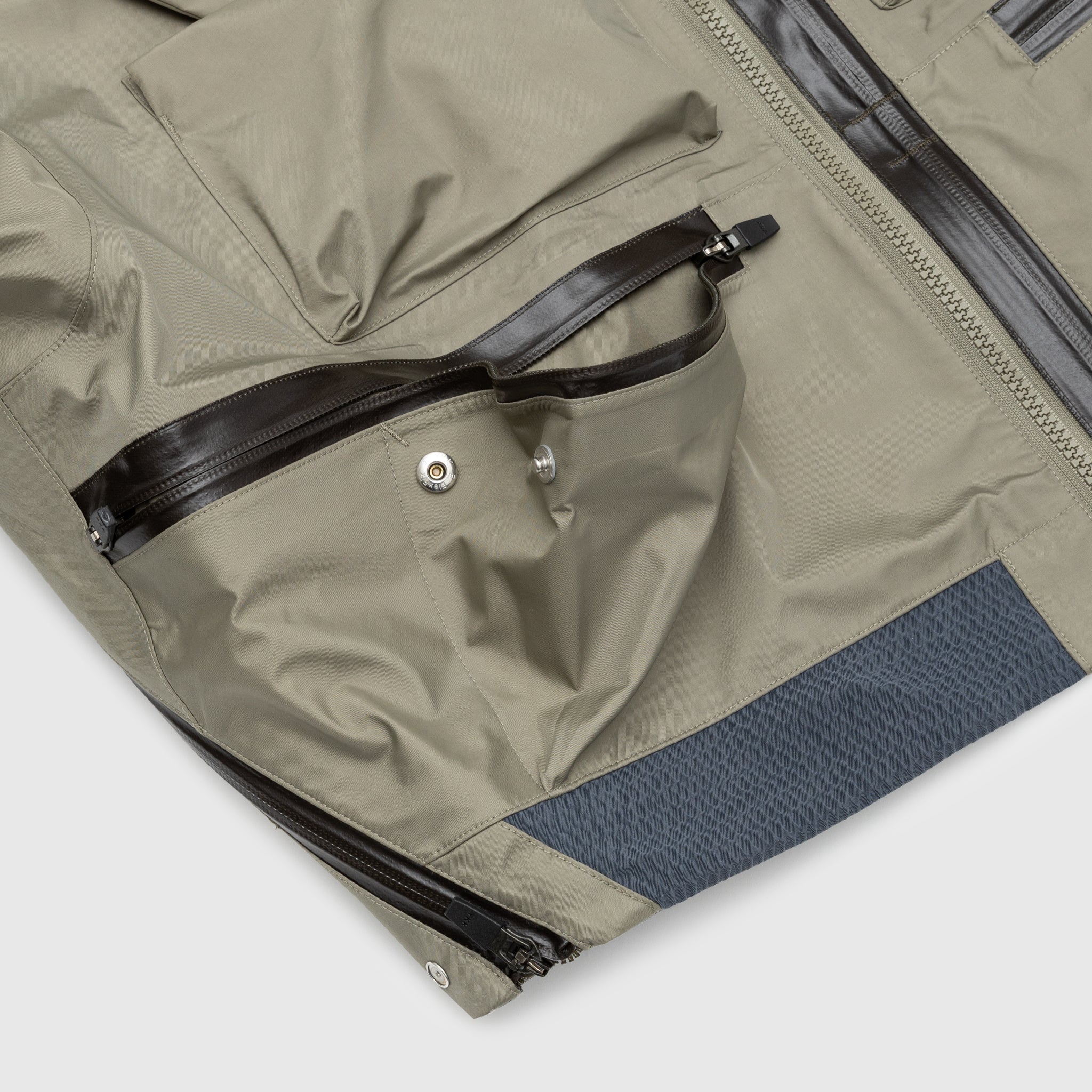 J123A GT 3L Gore-Tex Interops Jacket - Waterproof & Breathable Outdoor Jacket for Hiking, Camping & Extreme Weather Protection