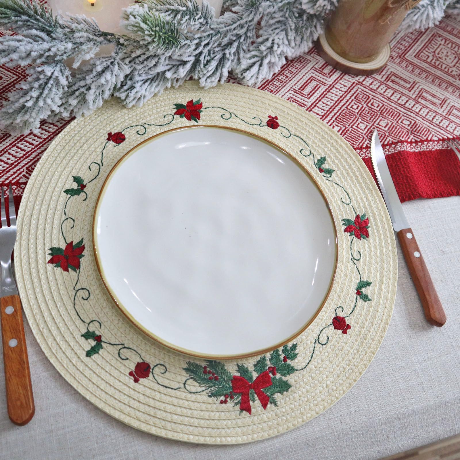 LaneVines Christmas Placemats Set of 4 - Round Embroidered Holiday Table Mats for Kitchen & Dining Decor - Perfect for Christmas Dinner, Party, and Festive Home Decorations