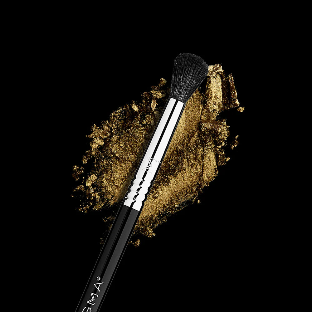 Sigma Beauty E38 Diffused Crease Brush - Professional Makeup Blending Brush for Eyeshadow & Crease - Perfect for Smokey Eyes & Everyday Makeup Looks