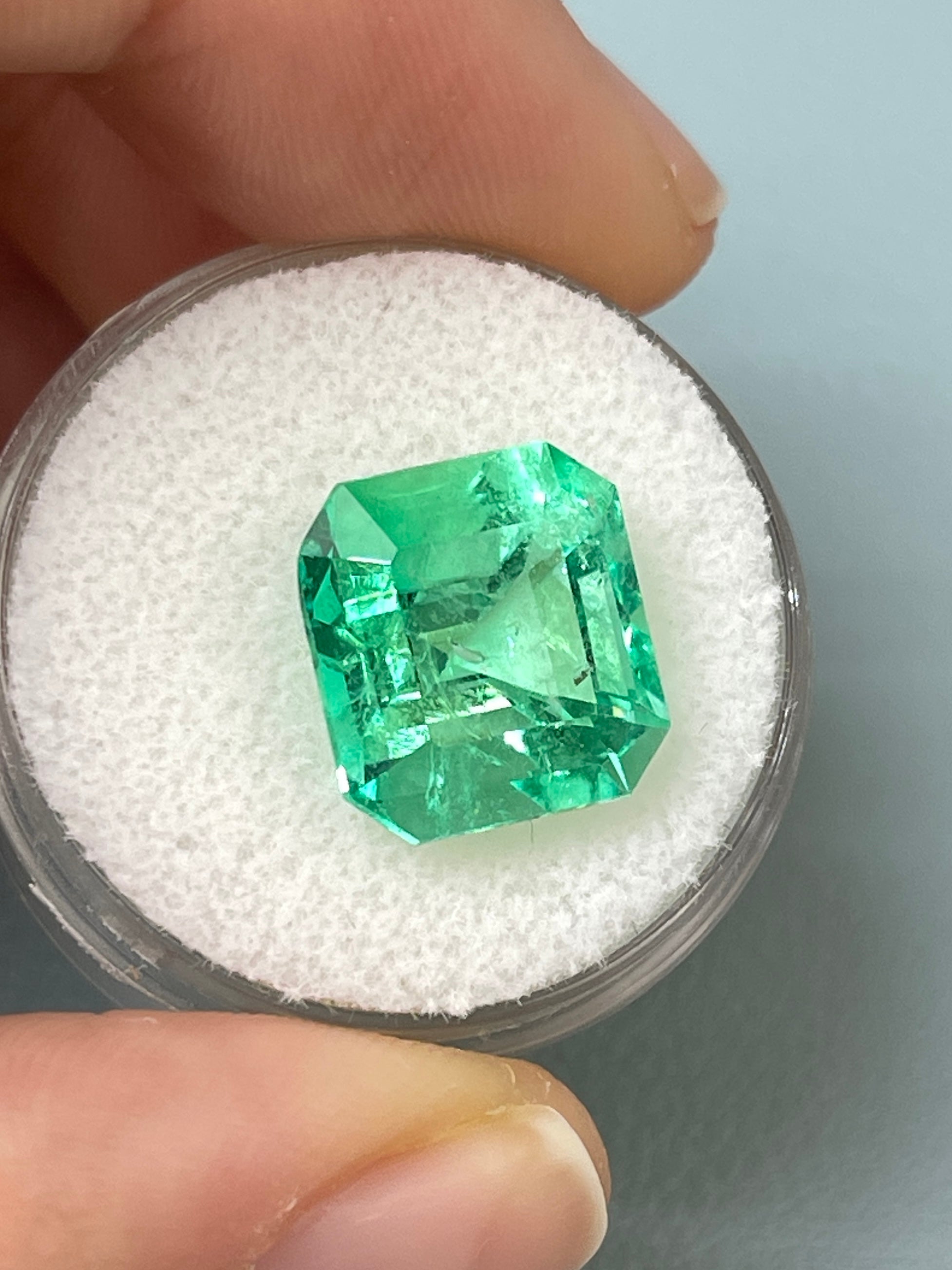 8.01 Carat Natural Colombian Emerald - Loose Asscher Cut Gemstone (12.5x11.5mm) - Vivid Green Color for Jewelry Making & Luxury Gifts