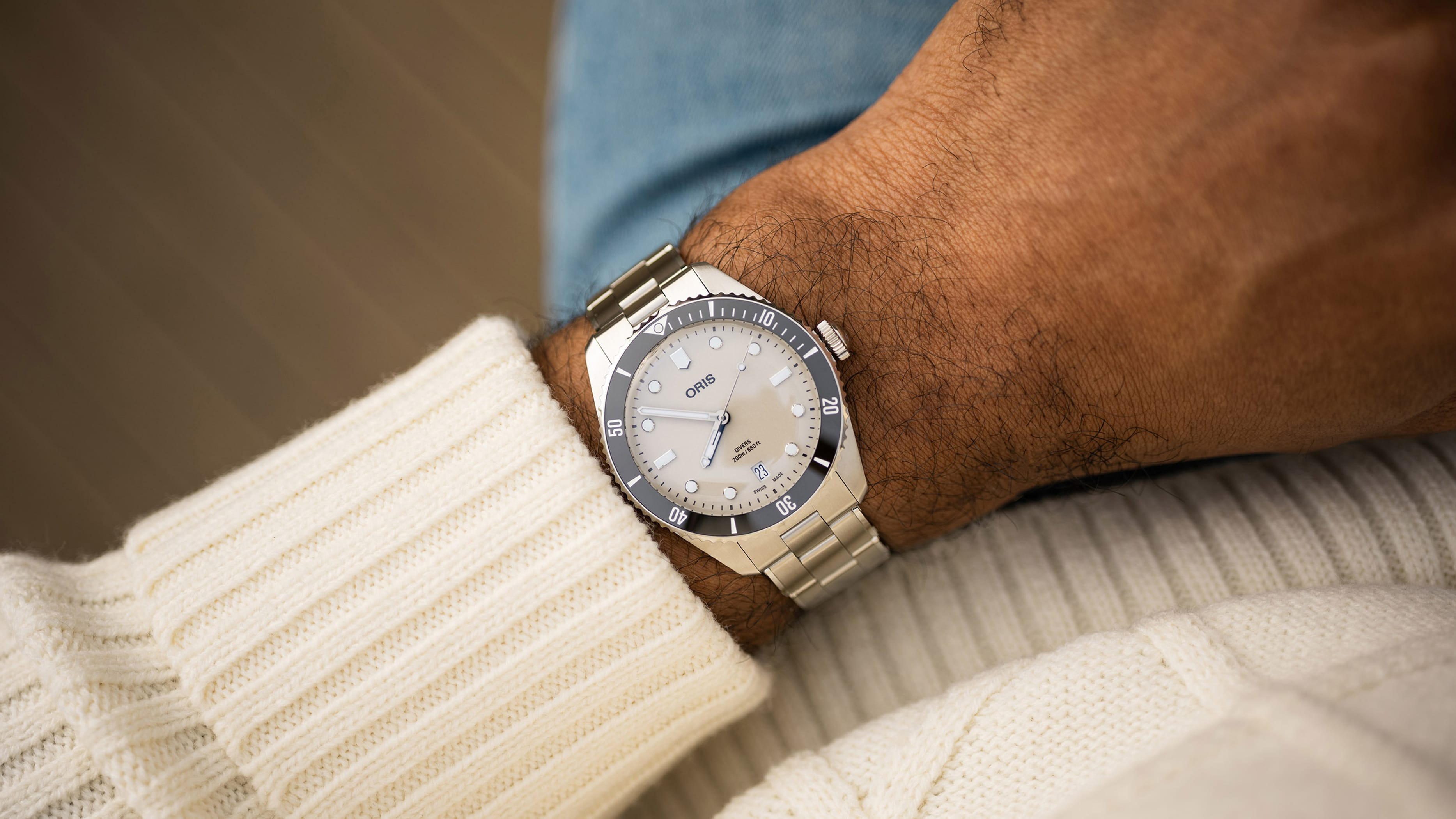 Oris Divers Date 39mm Beige Dial Men's Luxury Watch 01 733 7795 4051 Set - Perfect for Diving, Business & Formal Occasions