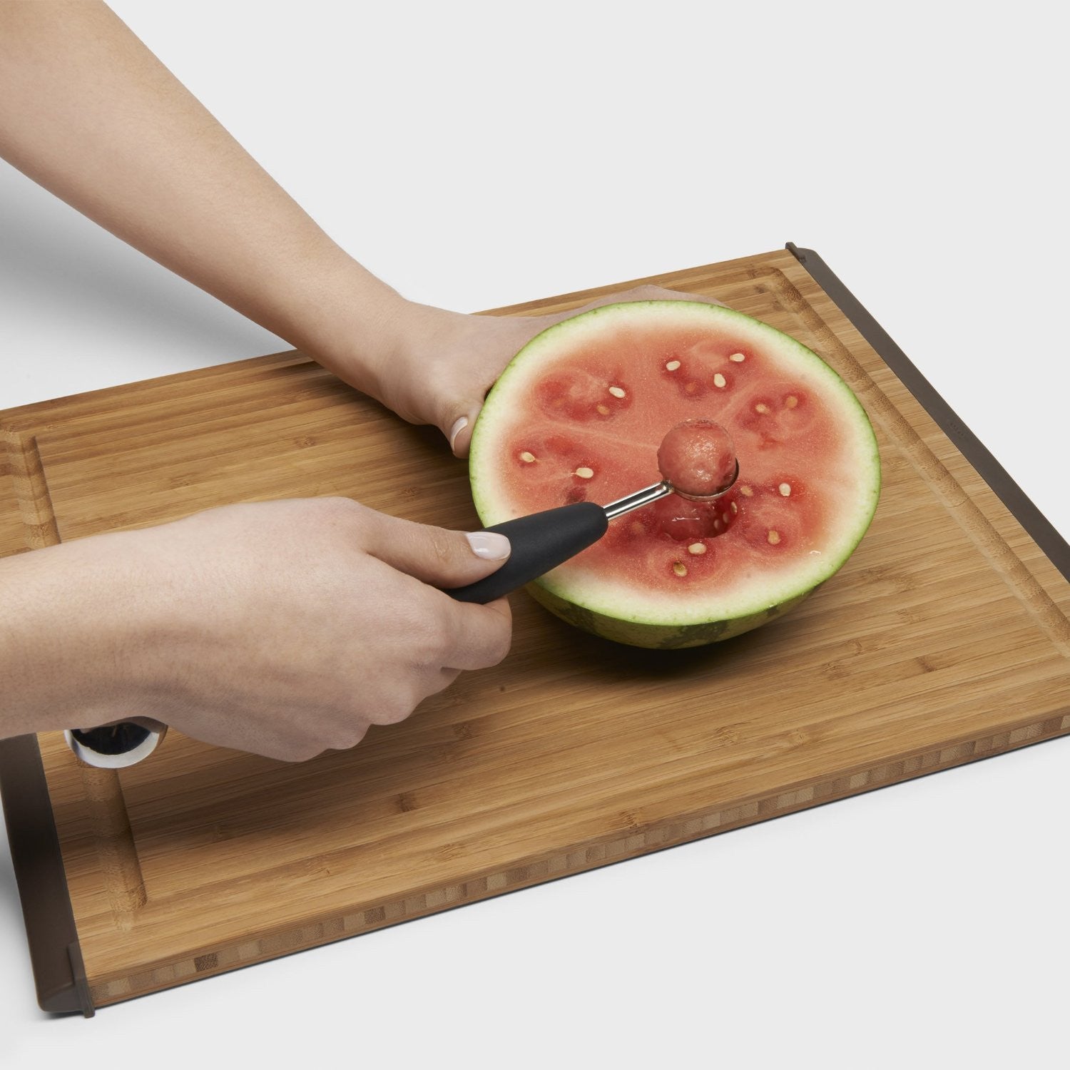 OXO Melon Baller - Stainless Steel Fruit Scoop for Perfect Melon Balls, Cantaloupe & Watermelon - Ideal for Fruit Salads, Desserts & Cocktail Garnishes