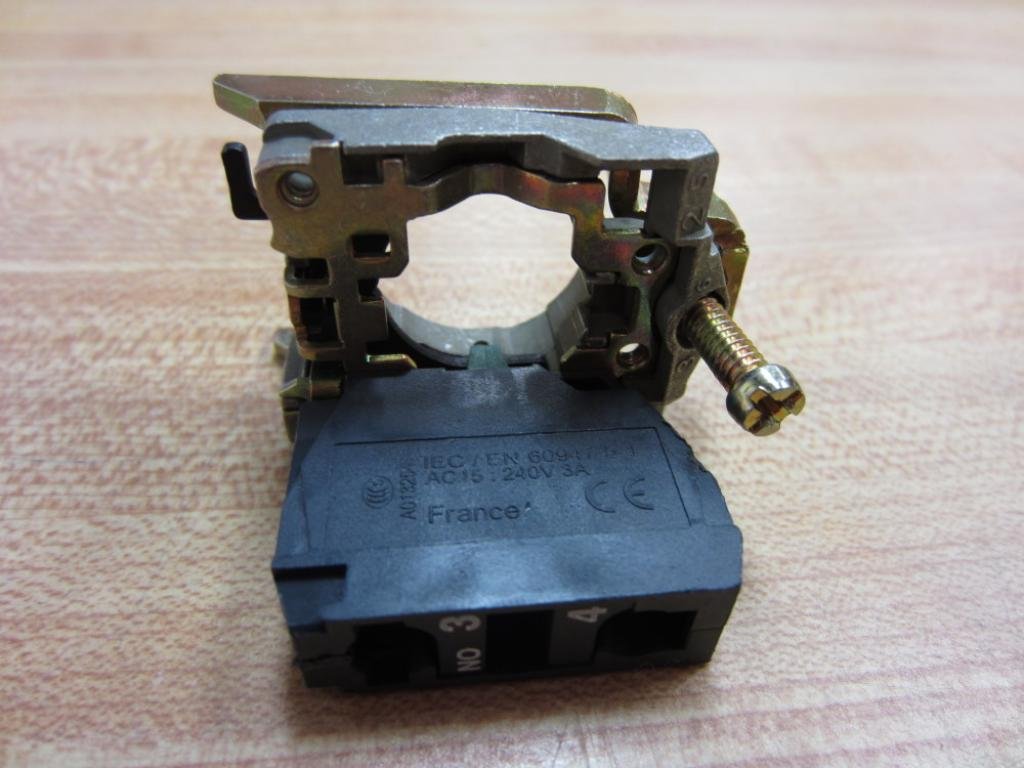 Telemecanique XB4-BG41 Selector Switch with Keys - Industrial Control Panel Switch for Machinery & Automation Systems | XB4BG41 38066