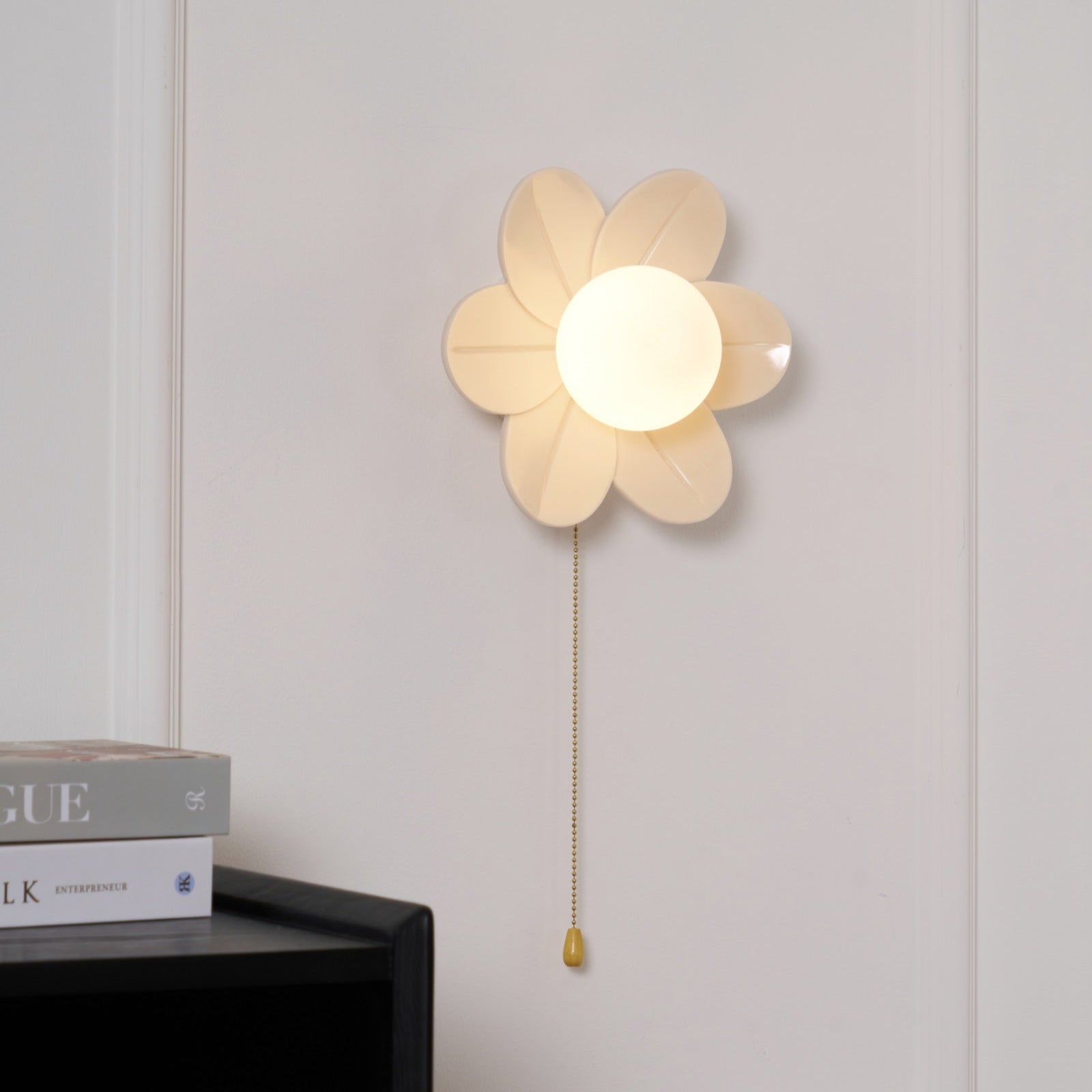 Flowers Wall Lamp - Elegant Floral LED Wall Light for Bedroom, Living Room, and Nursery Decor - Perfect for Home and Office Lighting