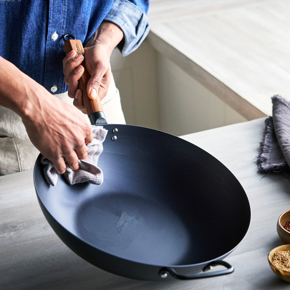 Premium Kyoto Carbon Steel 14-Inch Wok Pan - Professional Restaurant-Grade Black Wok for Stir-Frying, Deep Frying & Asian Cooking - Perfect for Home Chefs & Commercial Kitchens