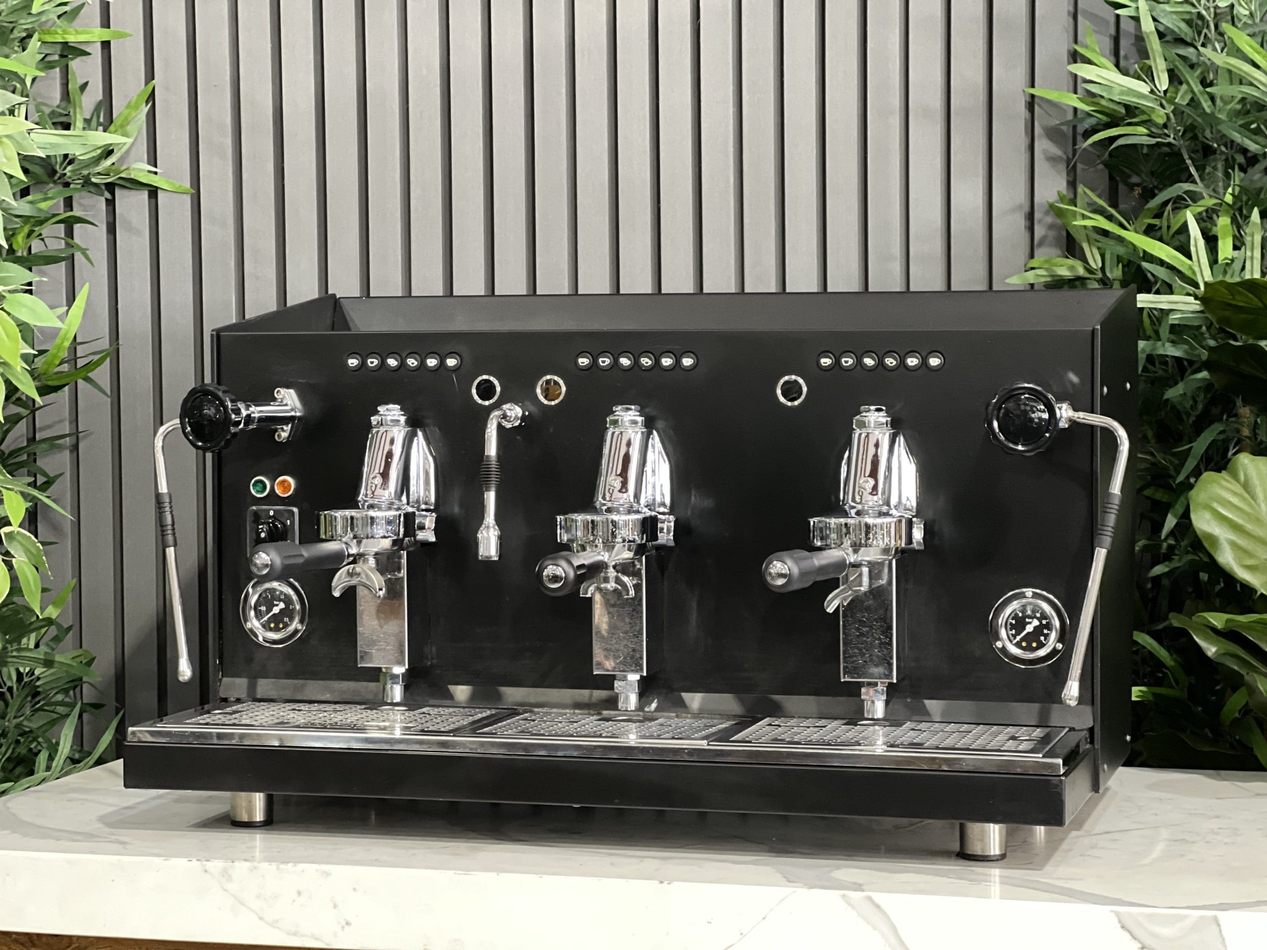 Brugnetti Giulia Manufactum 3 Group Black Commercial Espresso Machine - Professional Coffee Maker for Cafes, Restaurants & Offices
